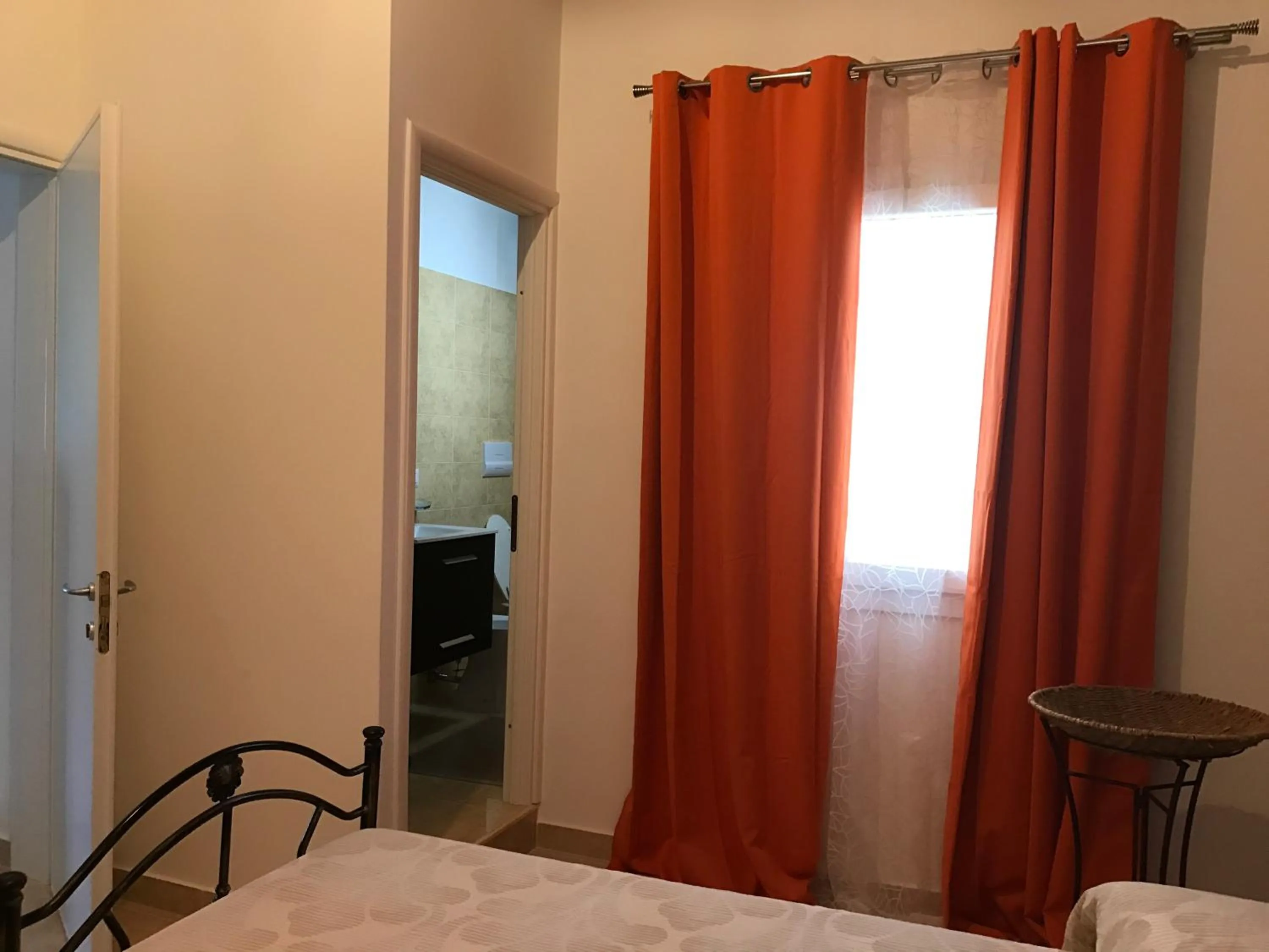 Bathroom, Bed in La Maison de Gabrielè