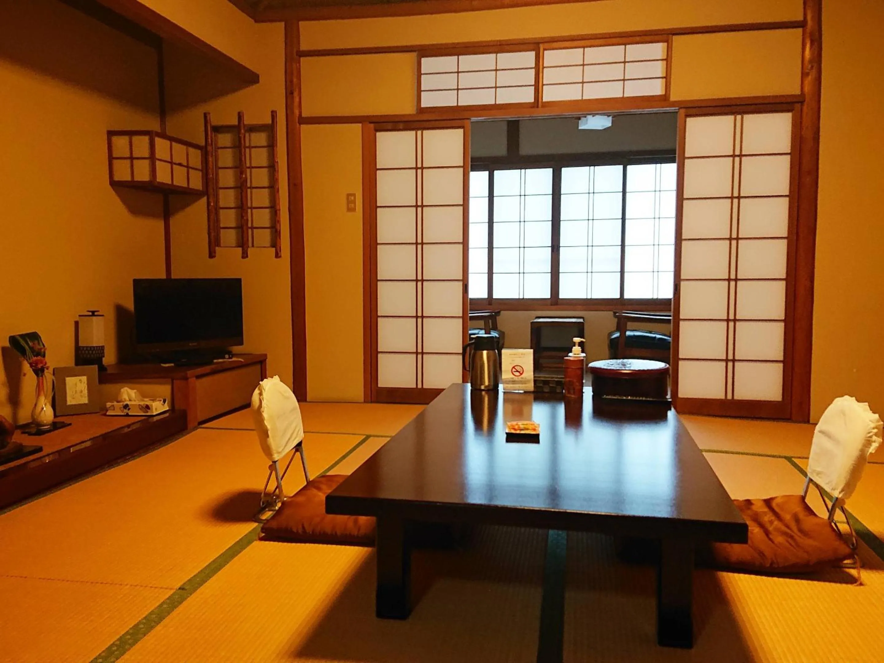 Photo of the whole room in Kagetsu Ryokan
