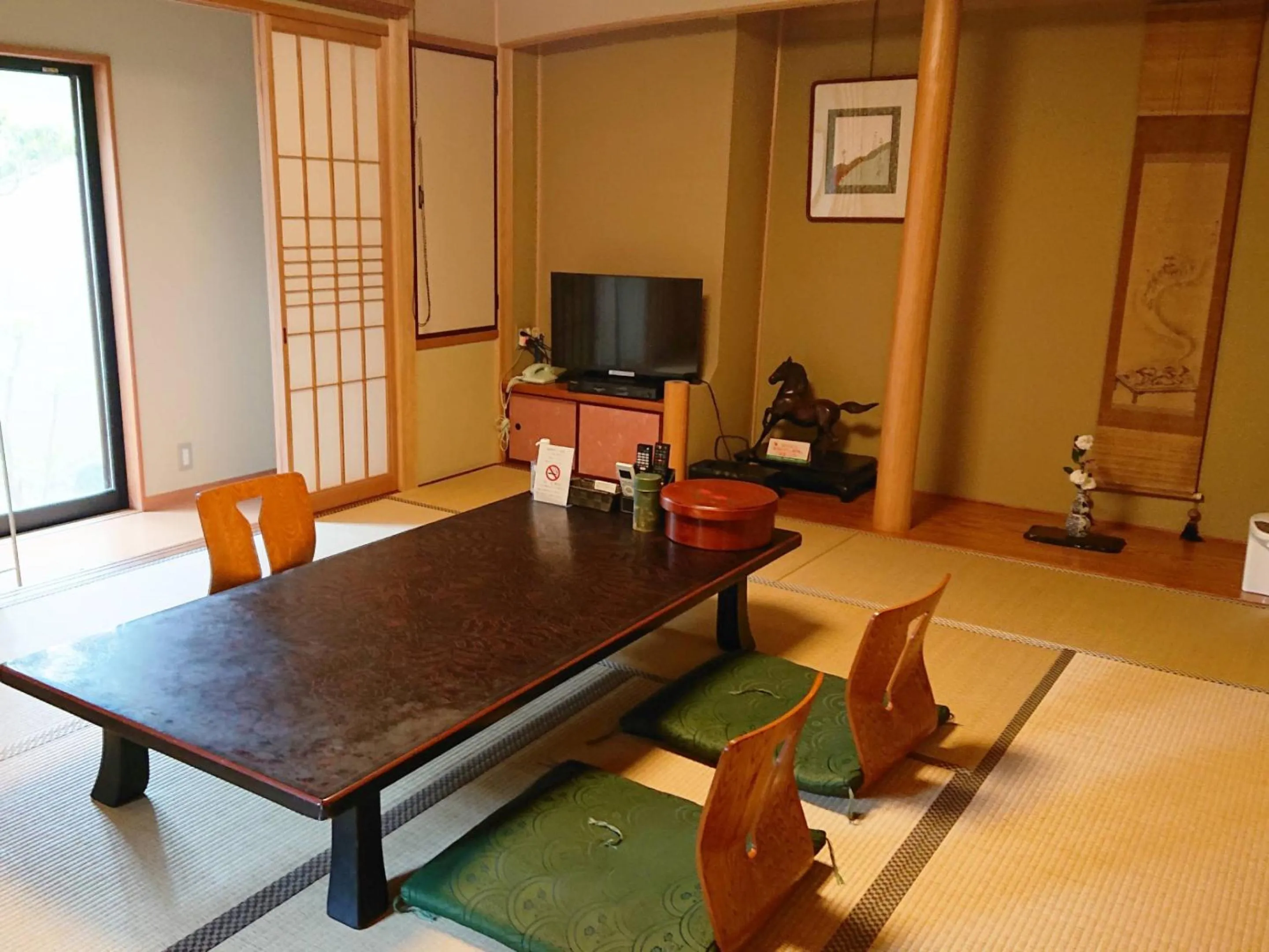 Photo of the whole room in Kagetsu Ryokan