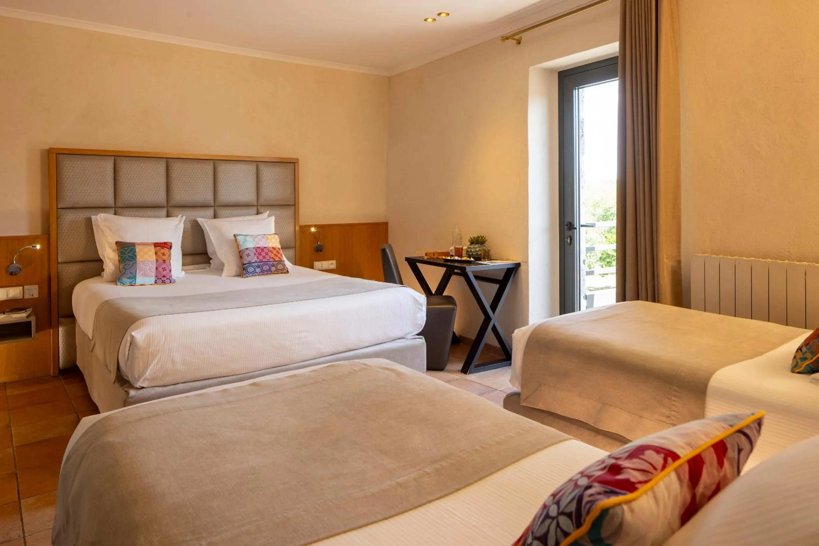 Toilet, Bed in Logis Auberge Les Murets Hotel Restaurant Spa