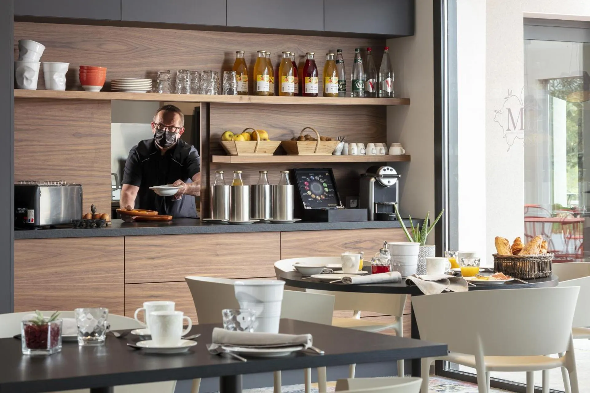 Restaurant/places to eat in Logis Auberge Les Murets Hotel Restaurant Spa