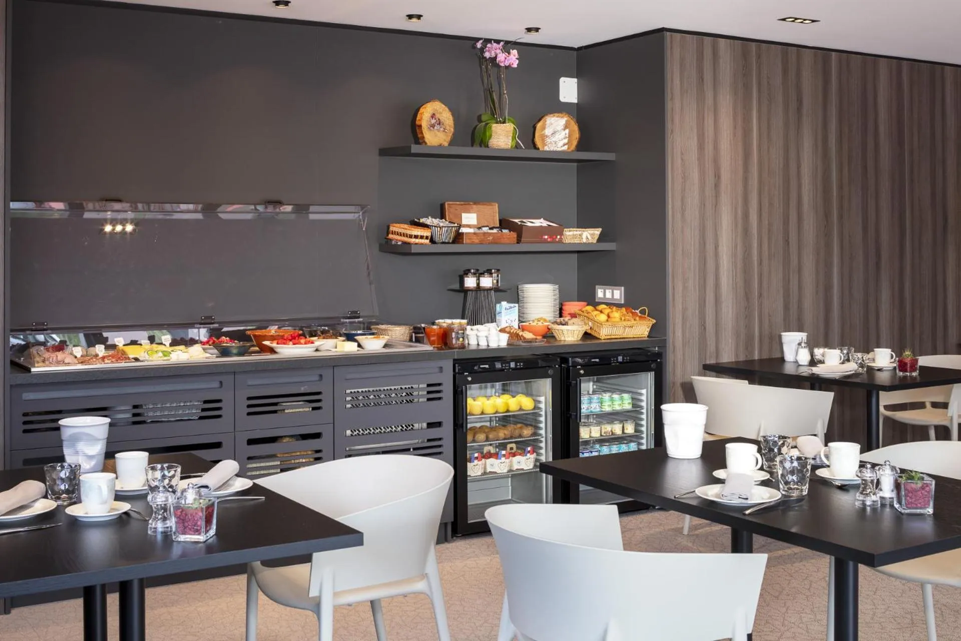 Restaurant/places to eat in Logis Auberge Les Murets Hotel Restaurant Spa