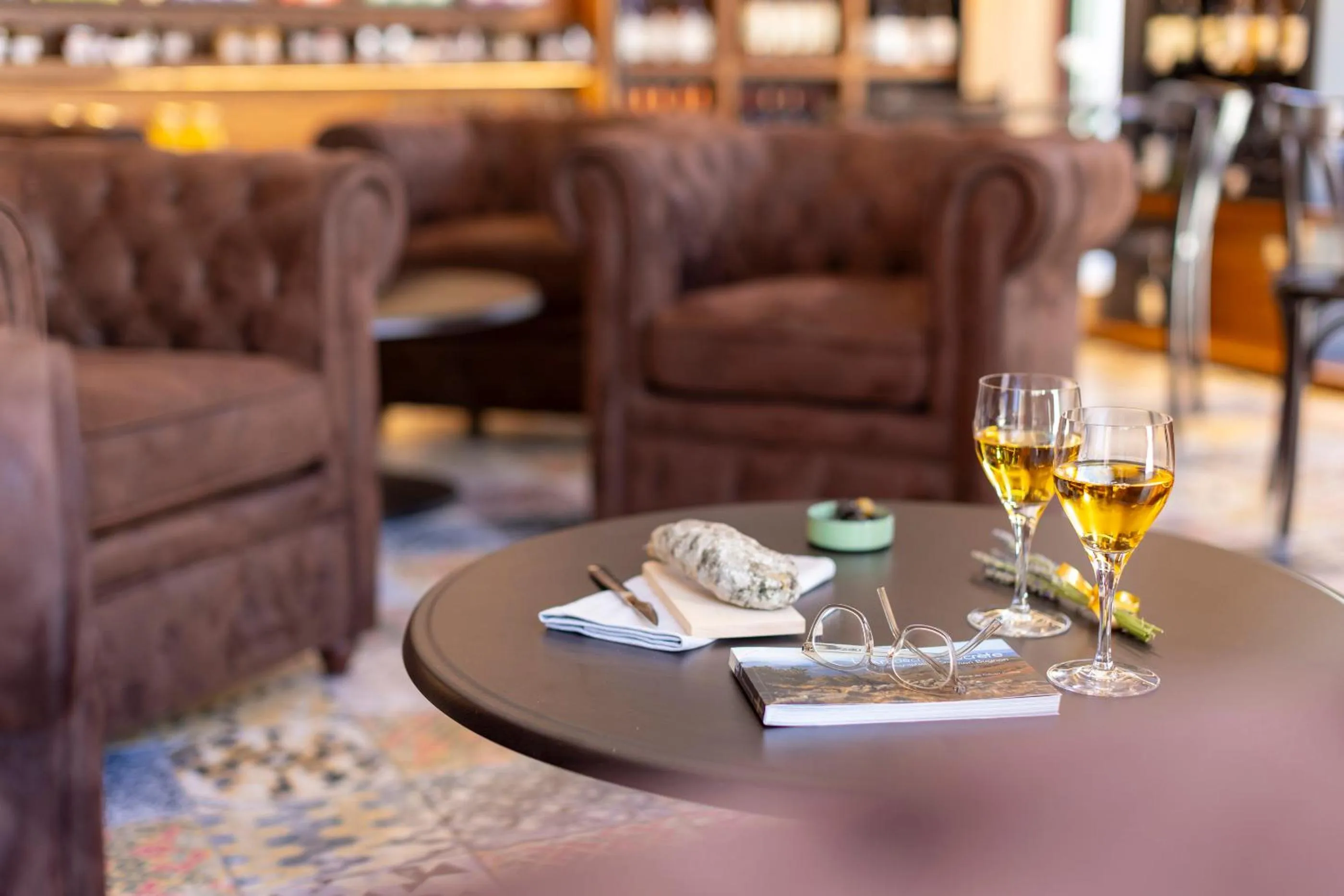 Lounge or bar in Logis Auberge Les Murets Hotel Restaurant Spa