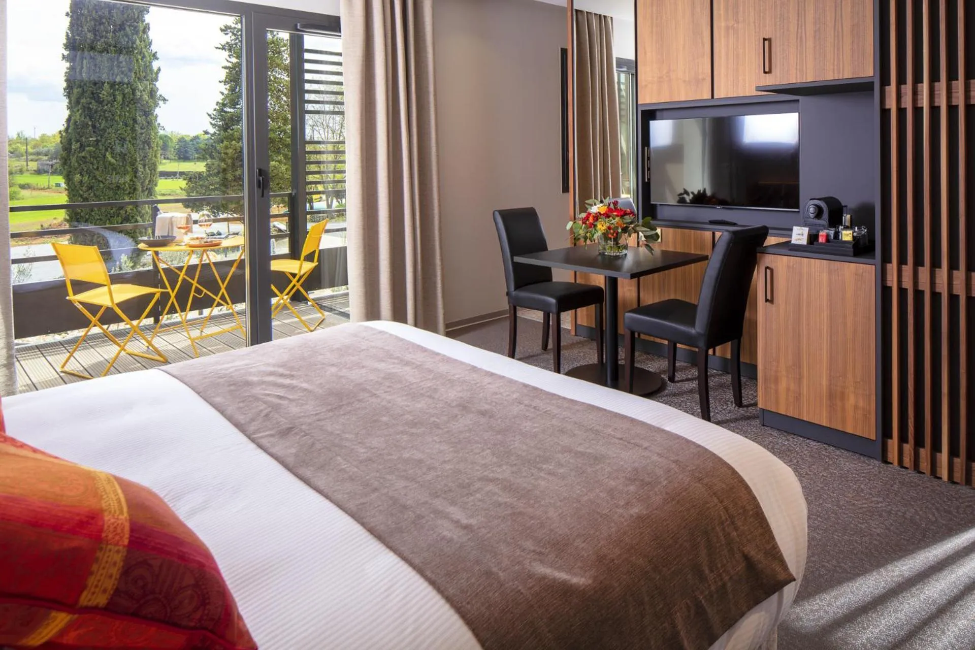 Bed in Logis Auberge Les Murets Hotel Restaurant Spa