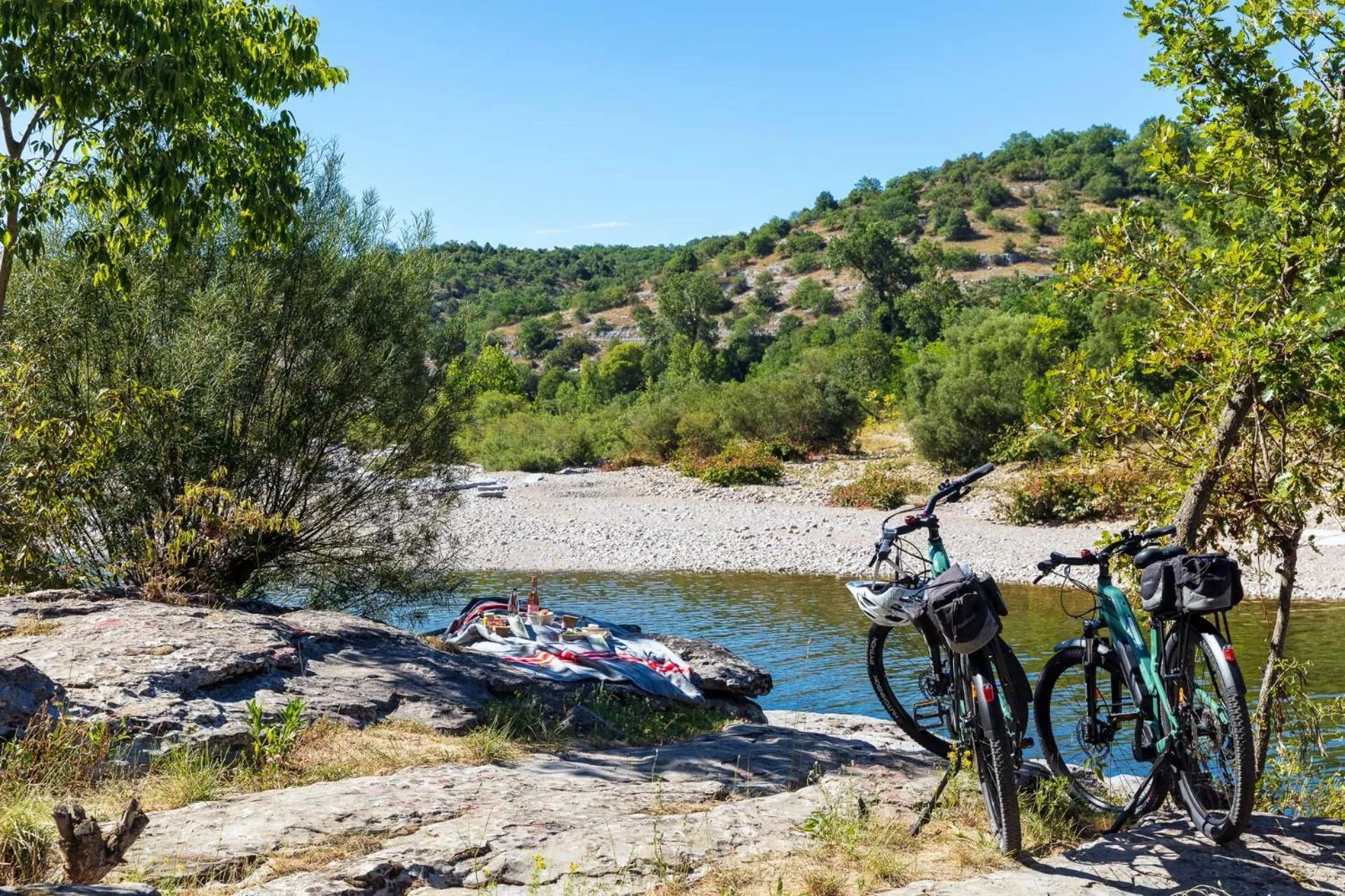 Natural landscape in Logis Auberge Les Murets Hotel Restaurant Spa