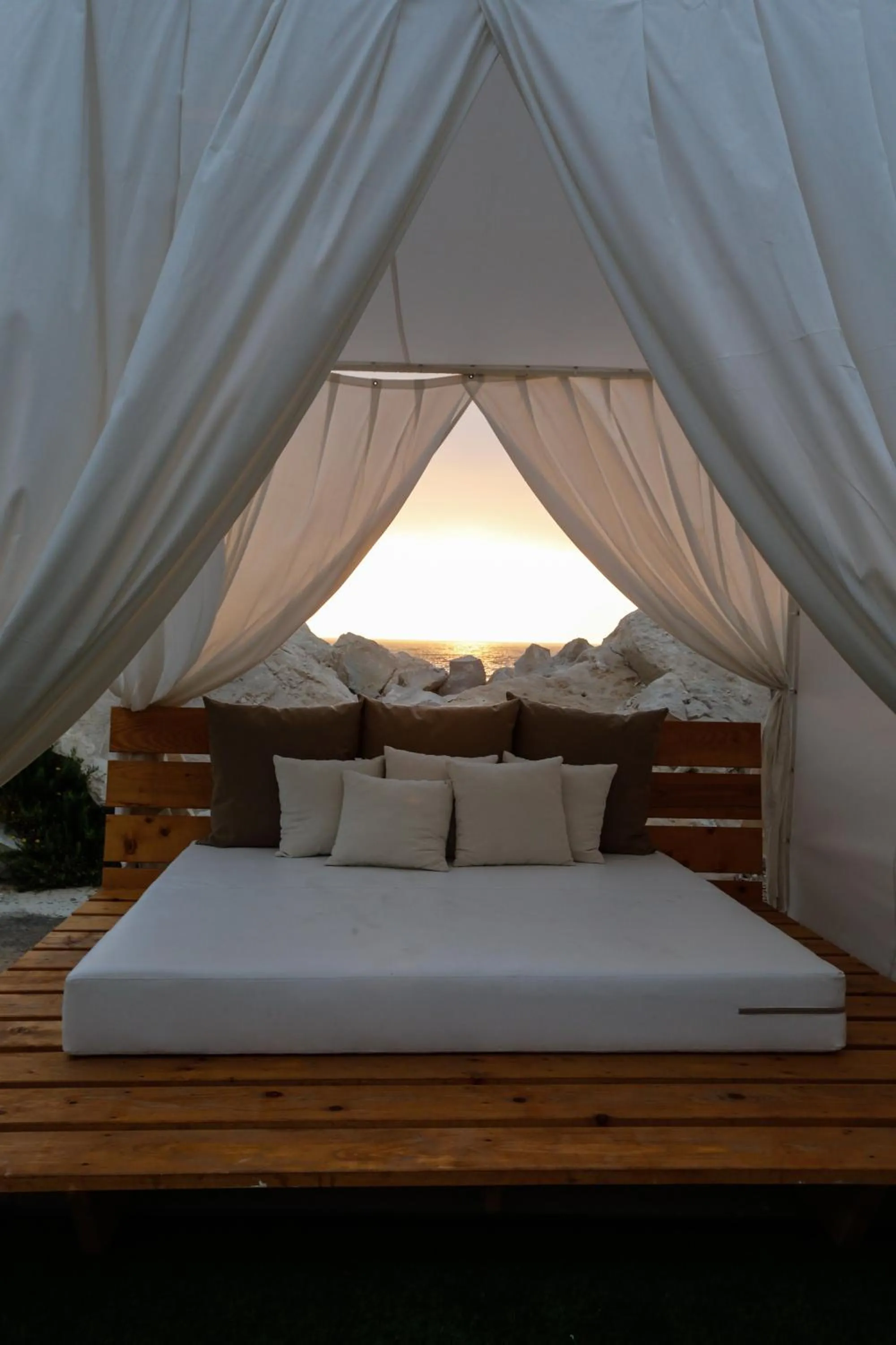 Bed in Four Seasons Halat