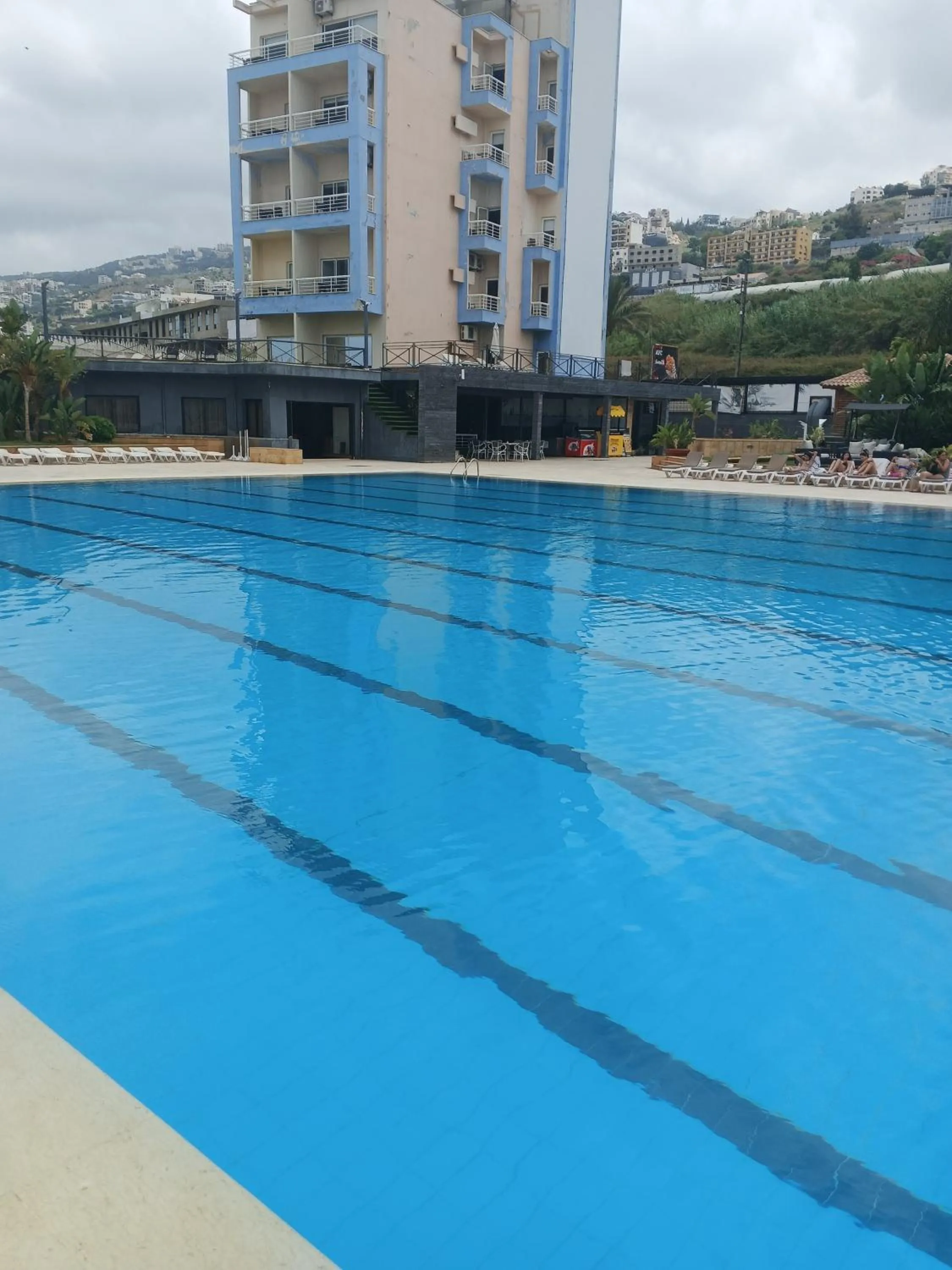 Swimming pool in Four Seasons Halat