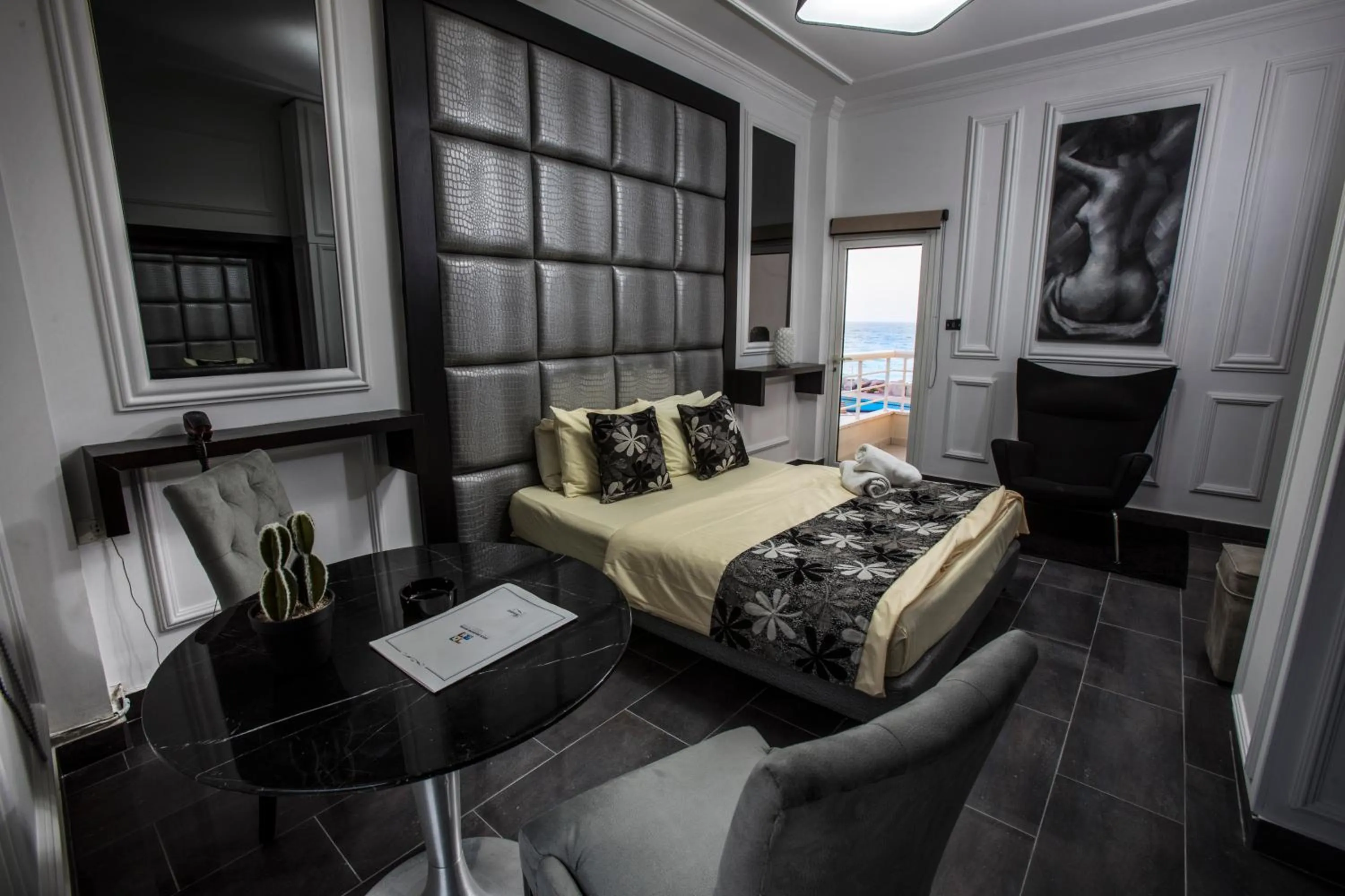 Bed in Four Seasons Halat