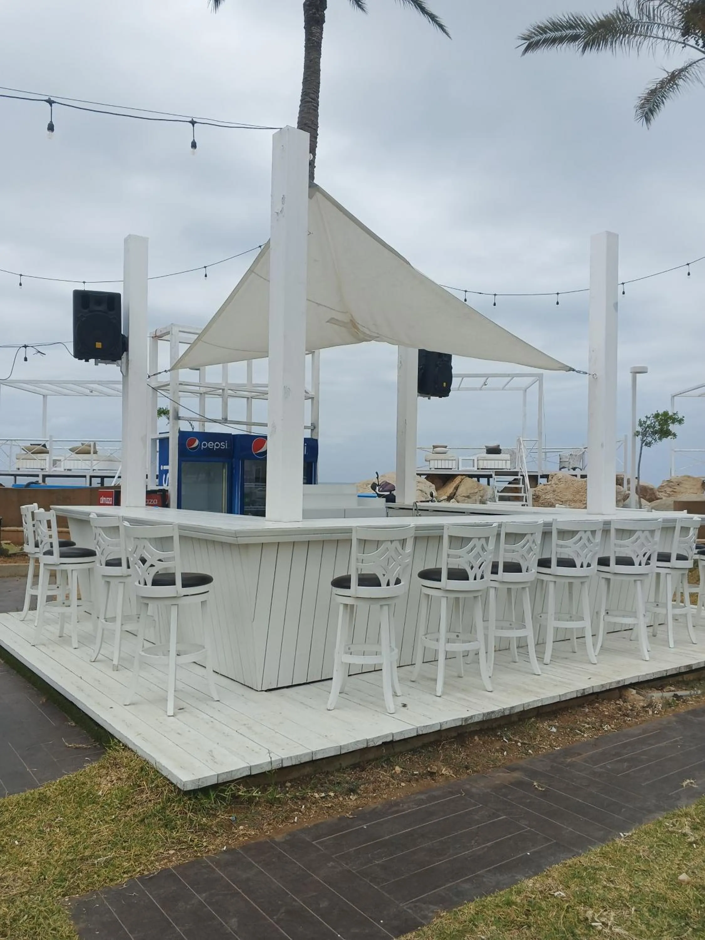 Lounge or bar in Four Seasons Halat