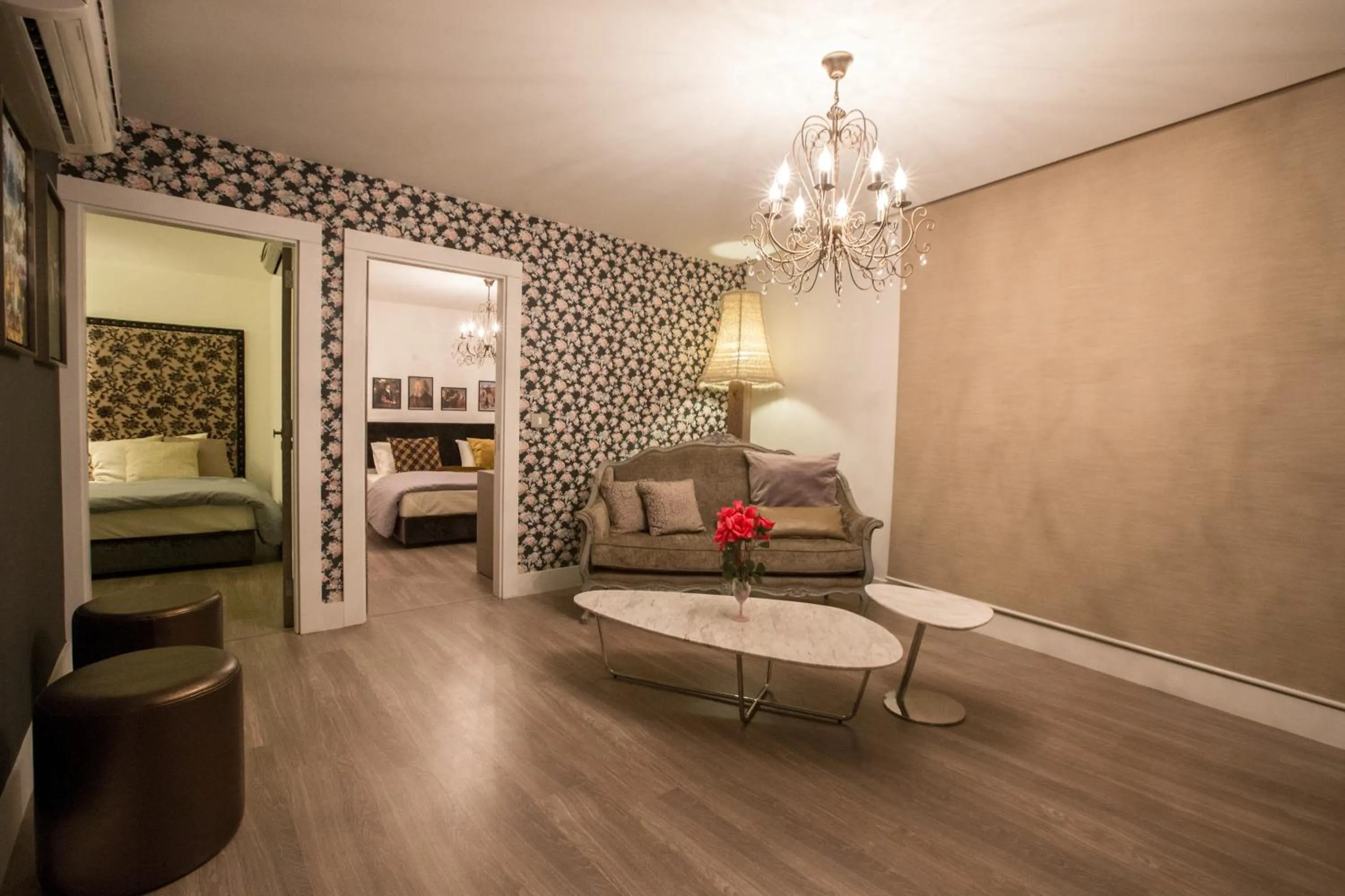 Living room, Bed in Four Seasons Halat