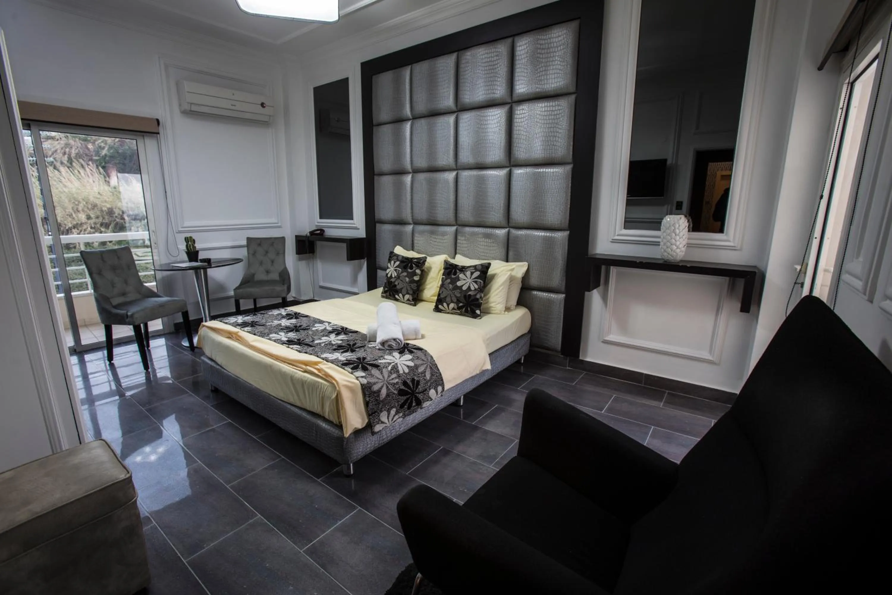 Bed in Four Seasons Halat