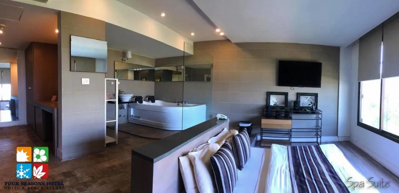 Photo of the whole room, Bed in Four Seasons Halat