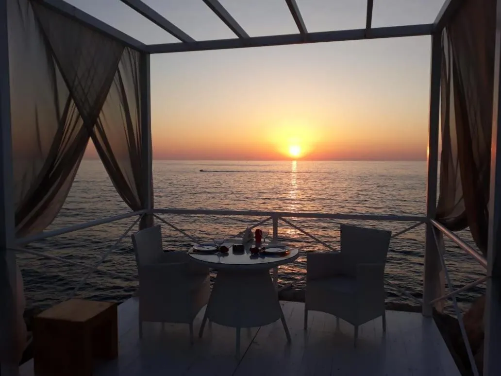 Dining area in Four Seasons Halat