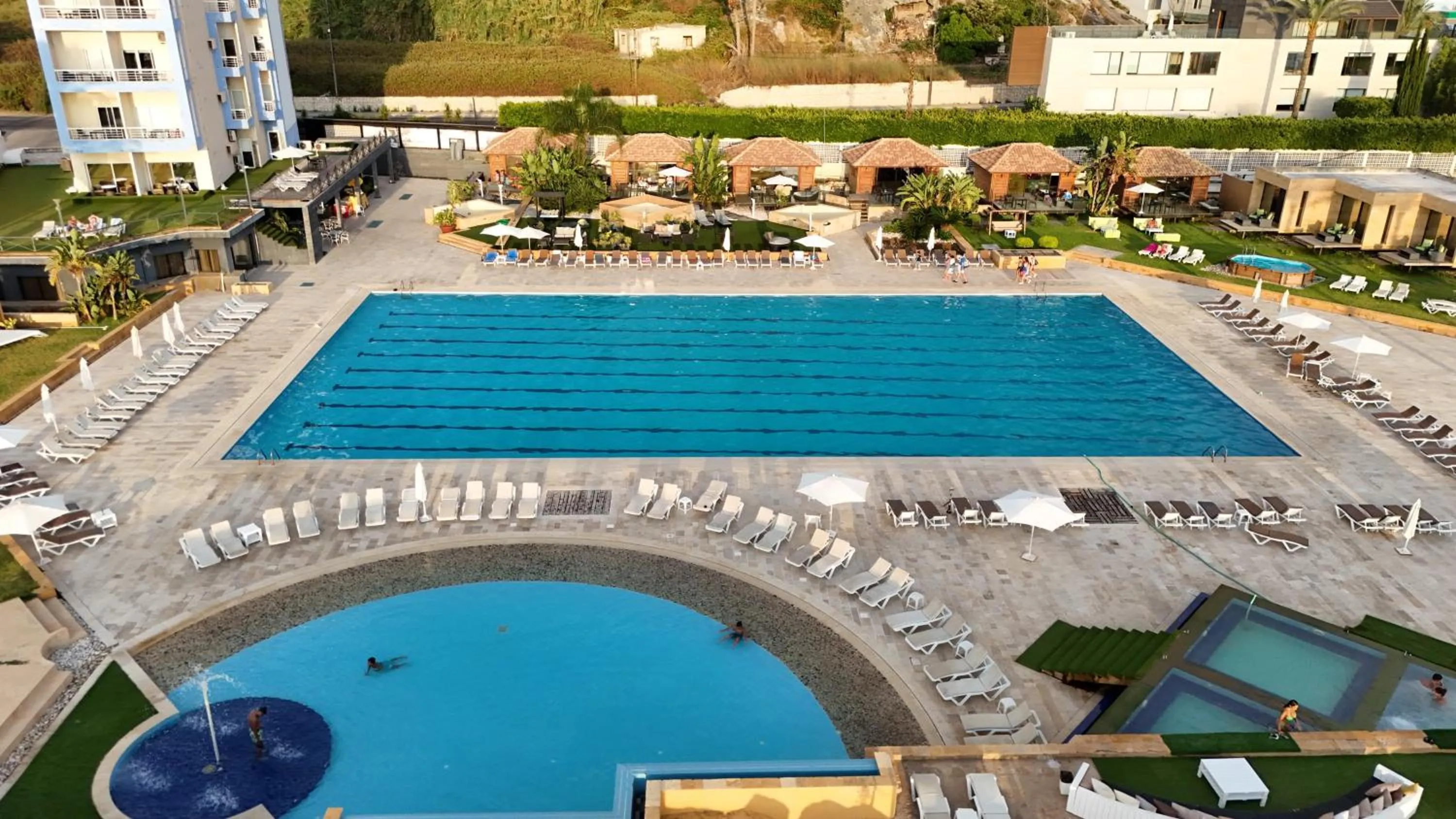 Swimming pool in Four Seasons Halat