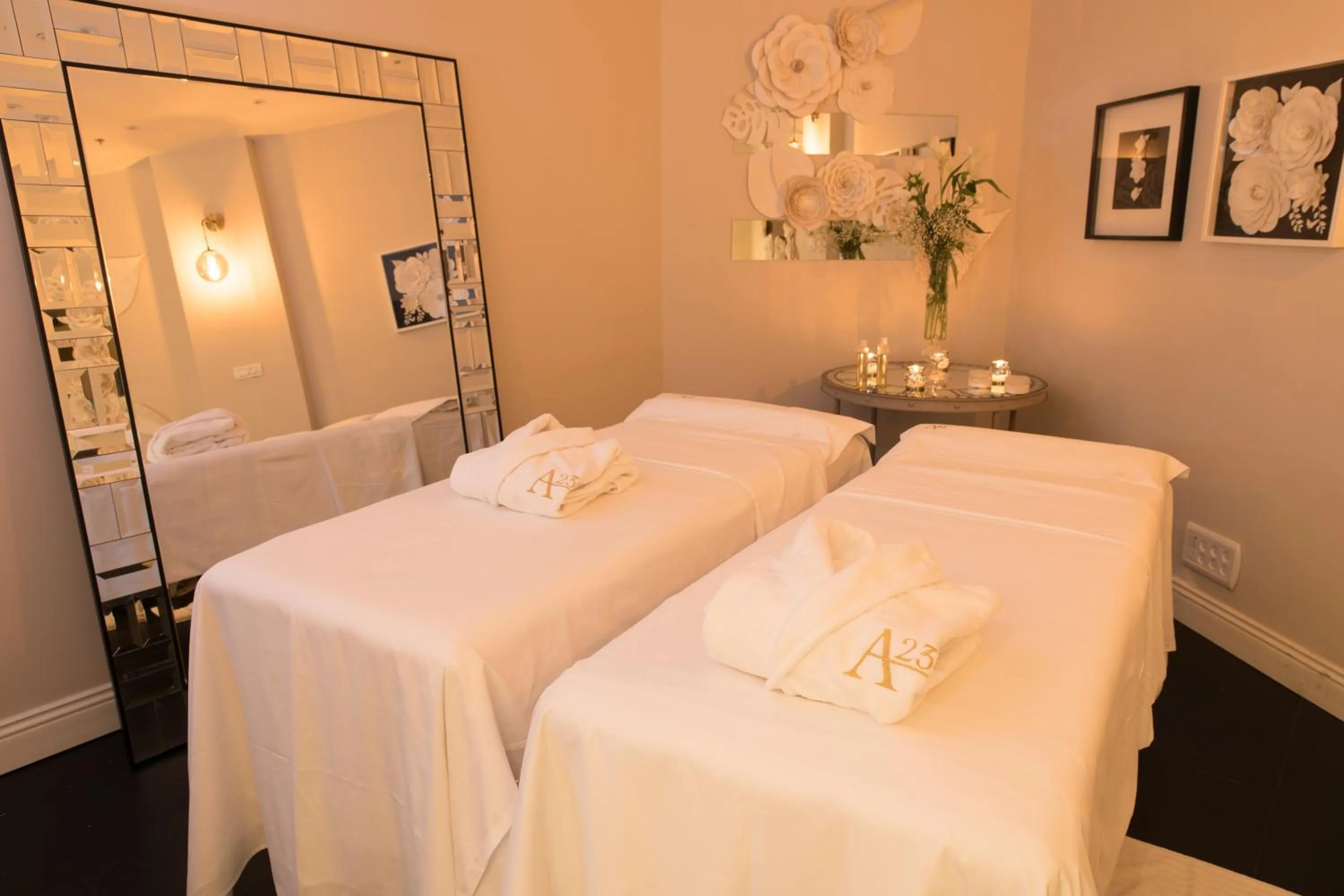 Massage, Bed in A23 Boutique Hotel