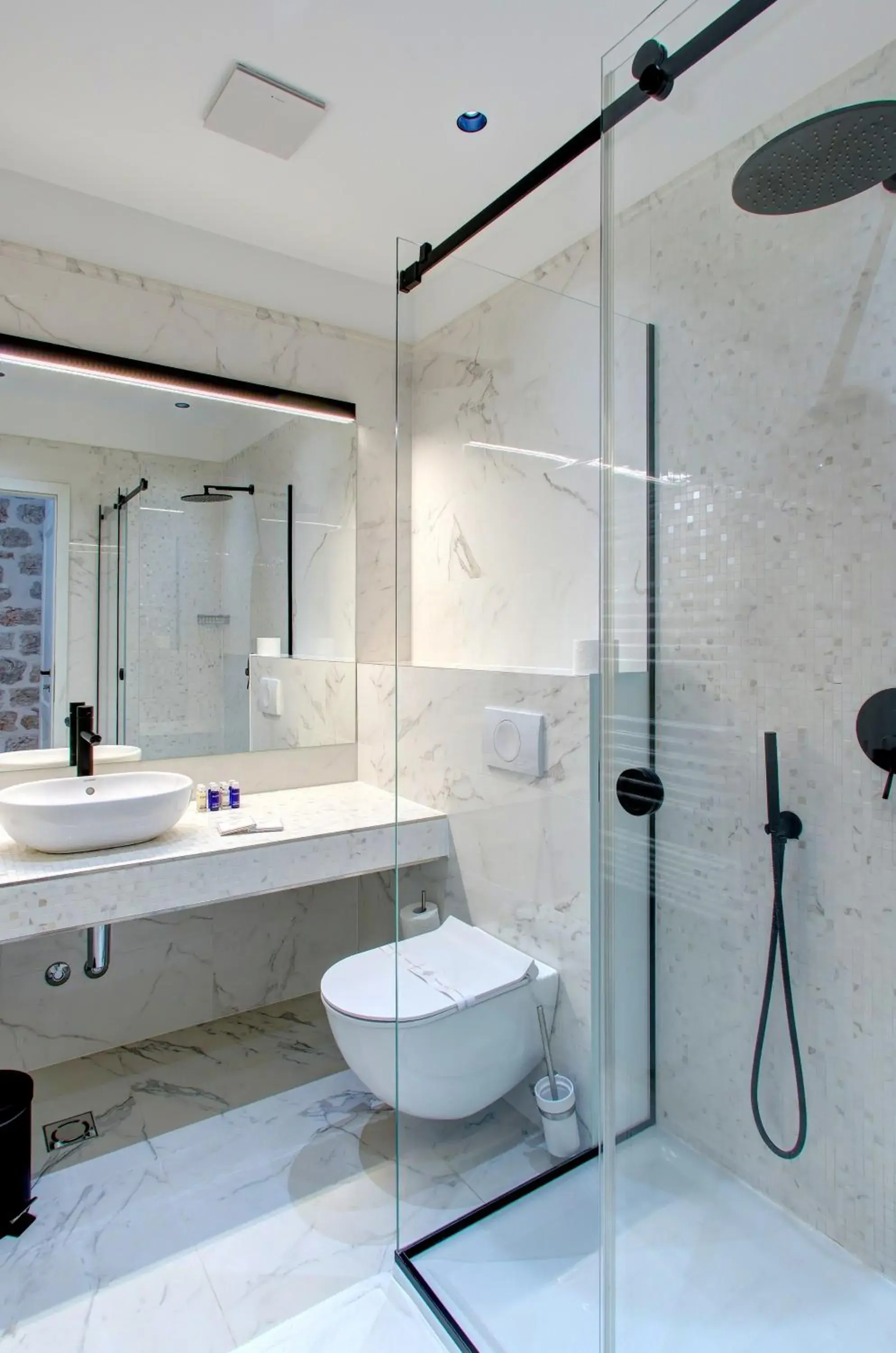 Deluxe Queen Room in Guest House Forty-Four Deluxe Queen Room in Guest House Forty-Four