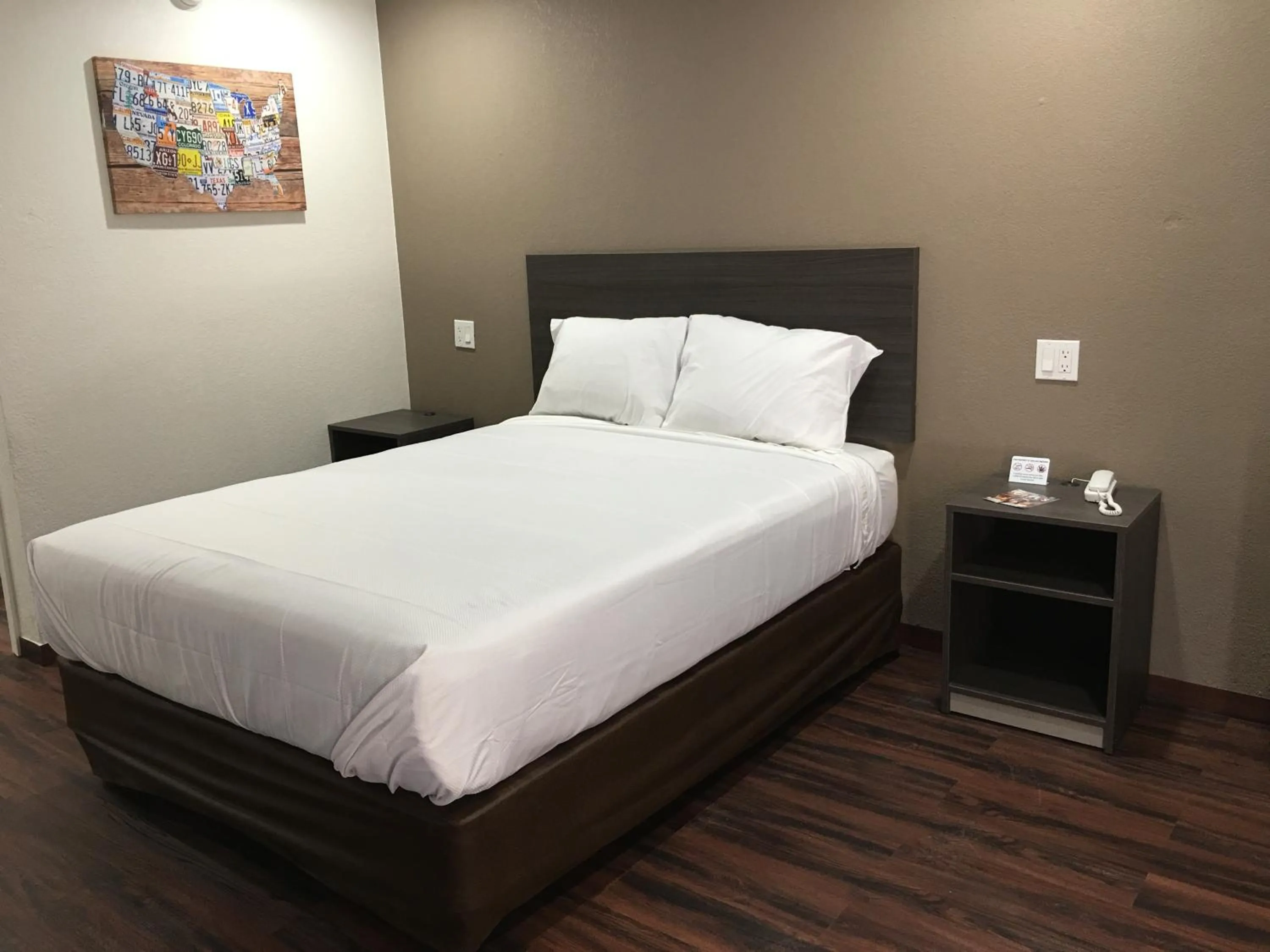Bedroom, Bed in Baymont by Wyndham Bakersfield