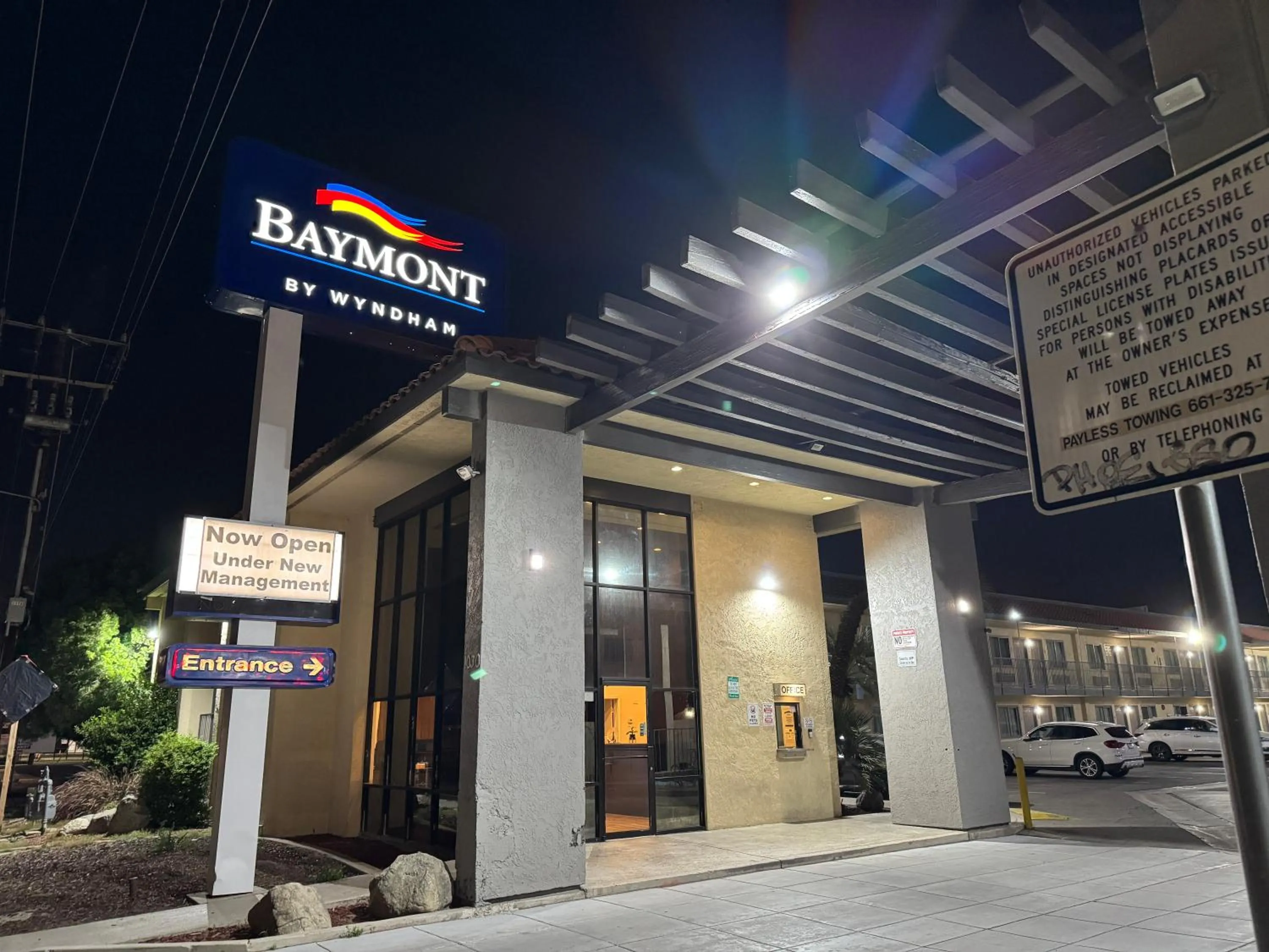 Property building in Baymont by Wyndham Bakersfield