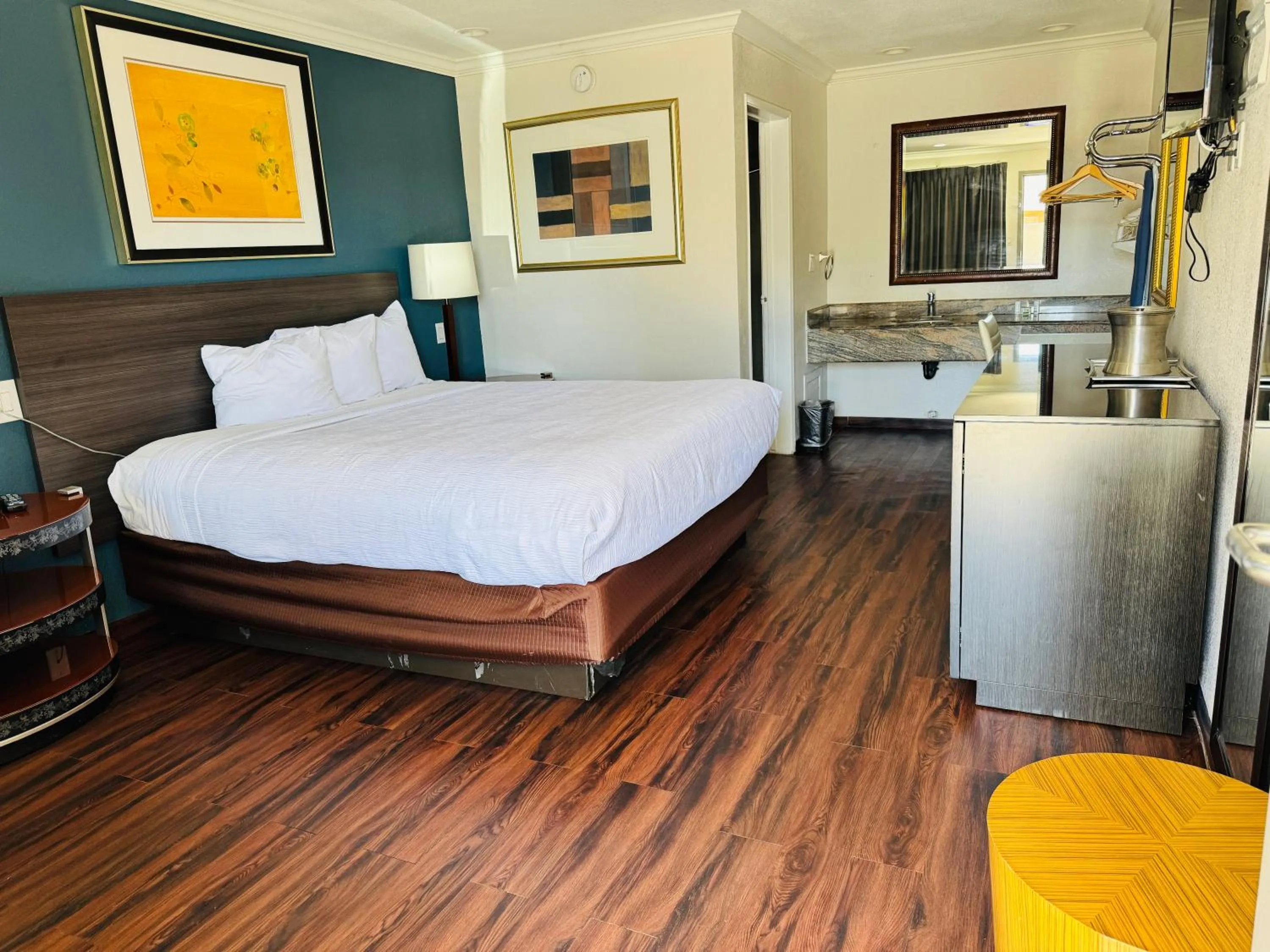 Bedroom, Bed in Baymont by Wyndham Bakersfield