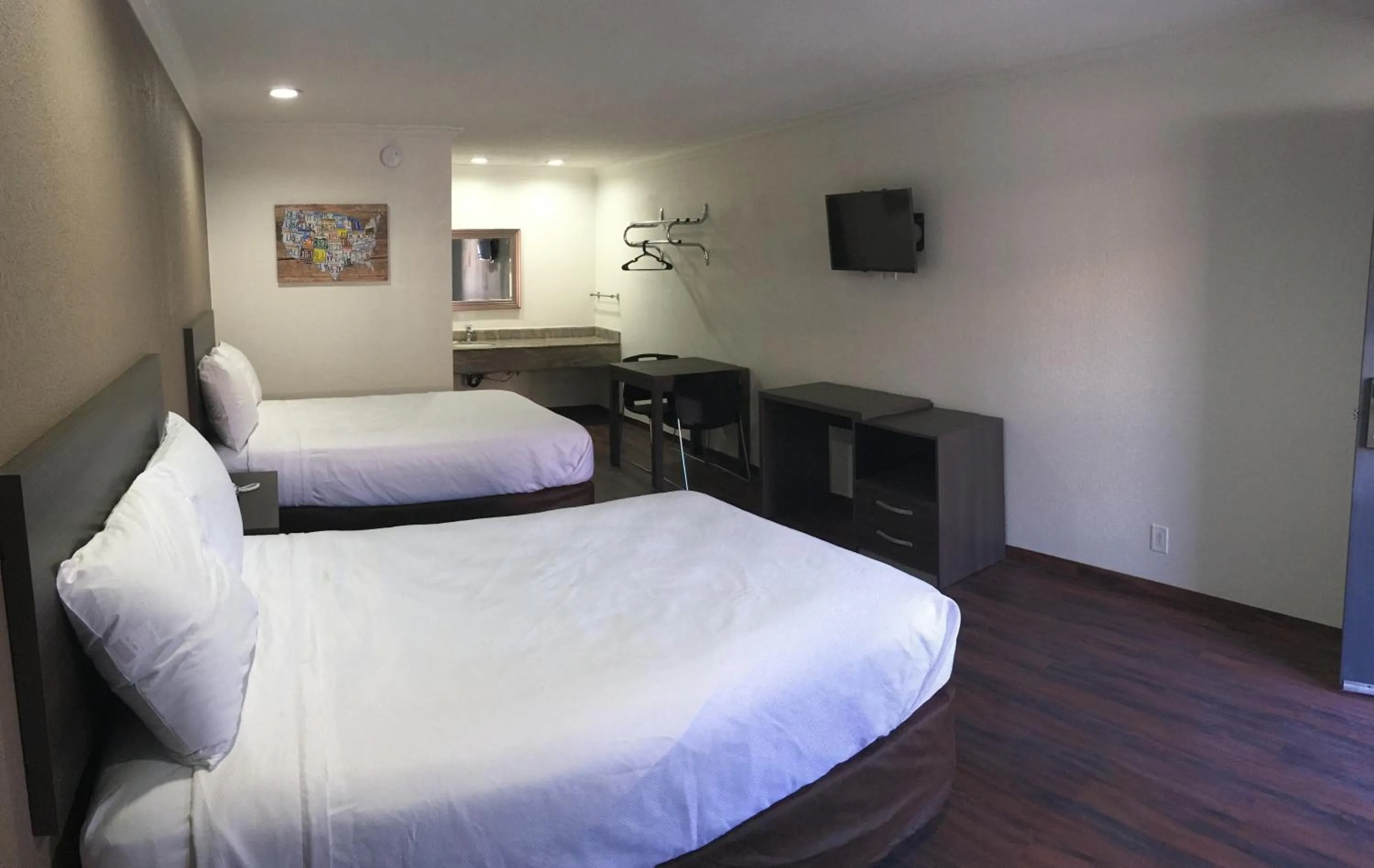 Bedroom, Bed in Baymont by Wyndham Bakersfield