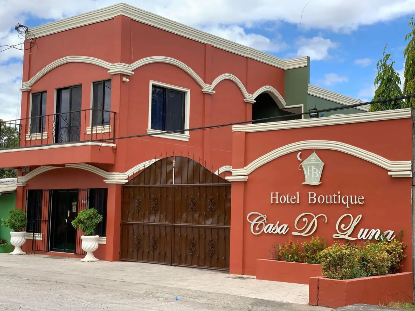 Property building in Hotel Boutique Casa D' Luna