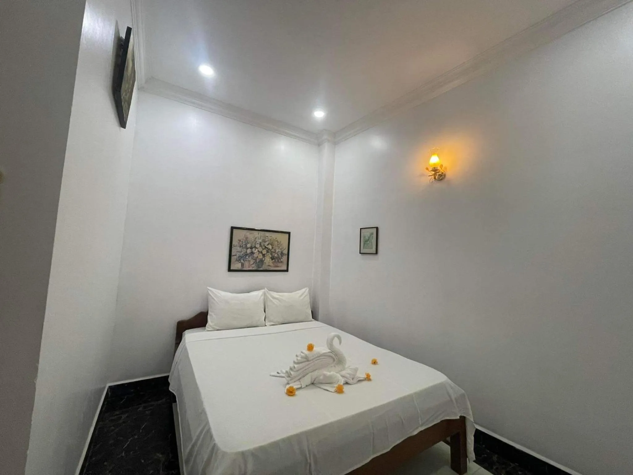 Property building, Bed in Good Morning Kampot
