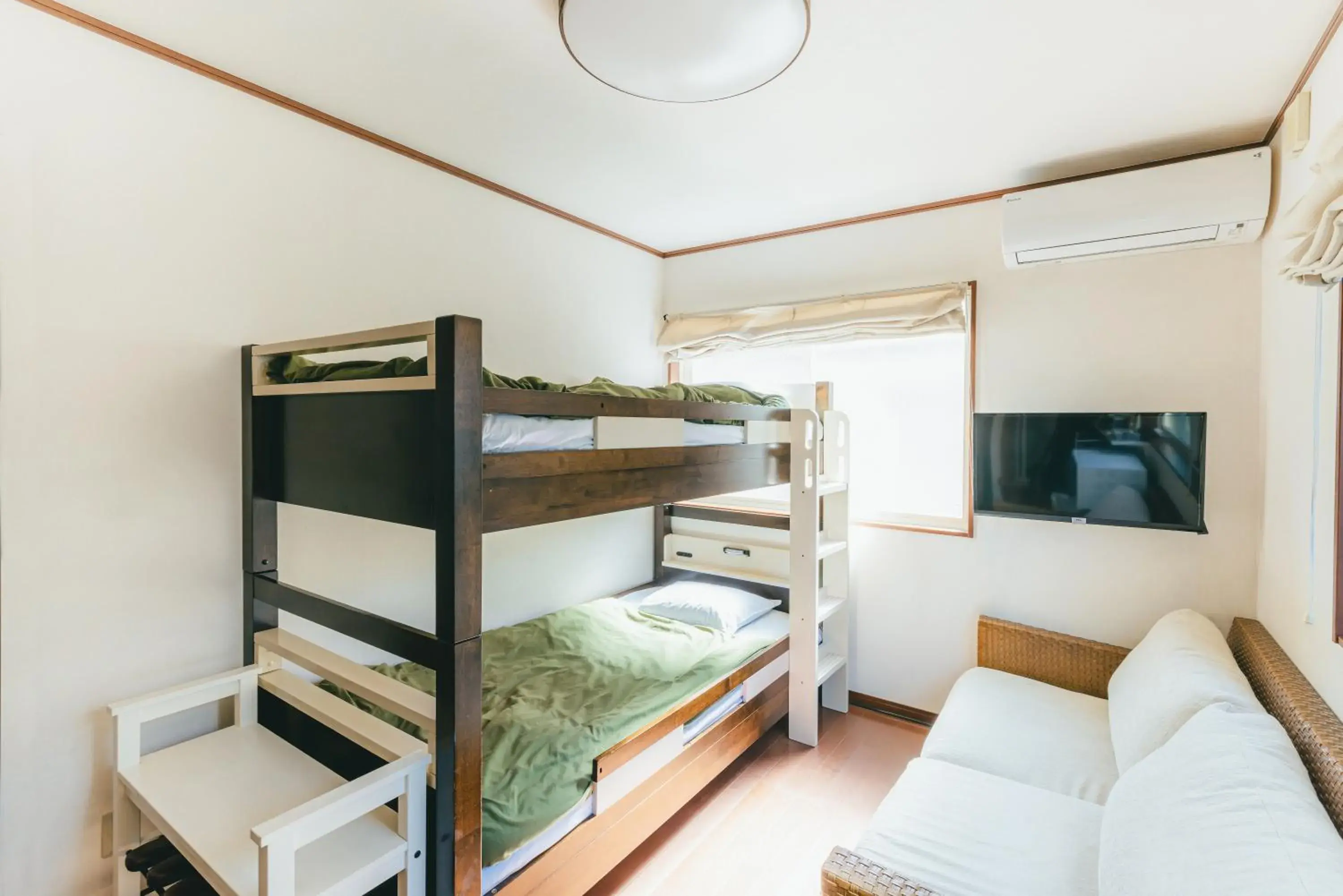 Twin Room with Shower - single occupancy in guesthouse SHIBAFU Twin Room with Shower - single occupancy in guesthouse SHIBAFU