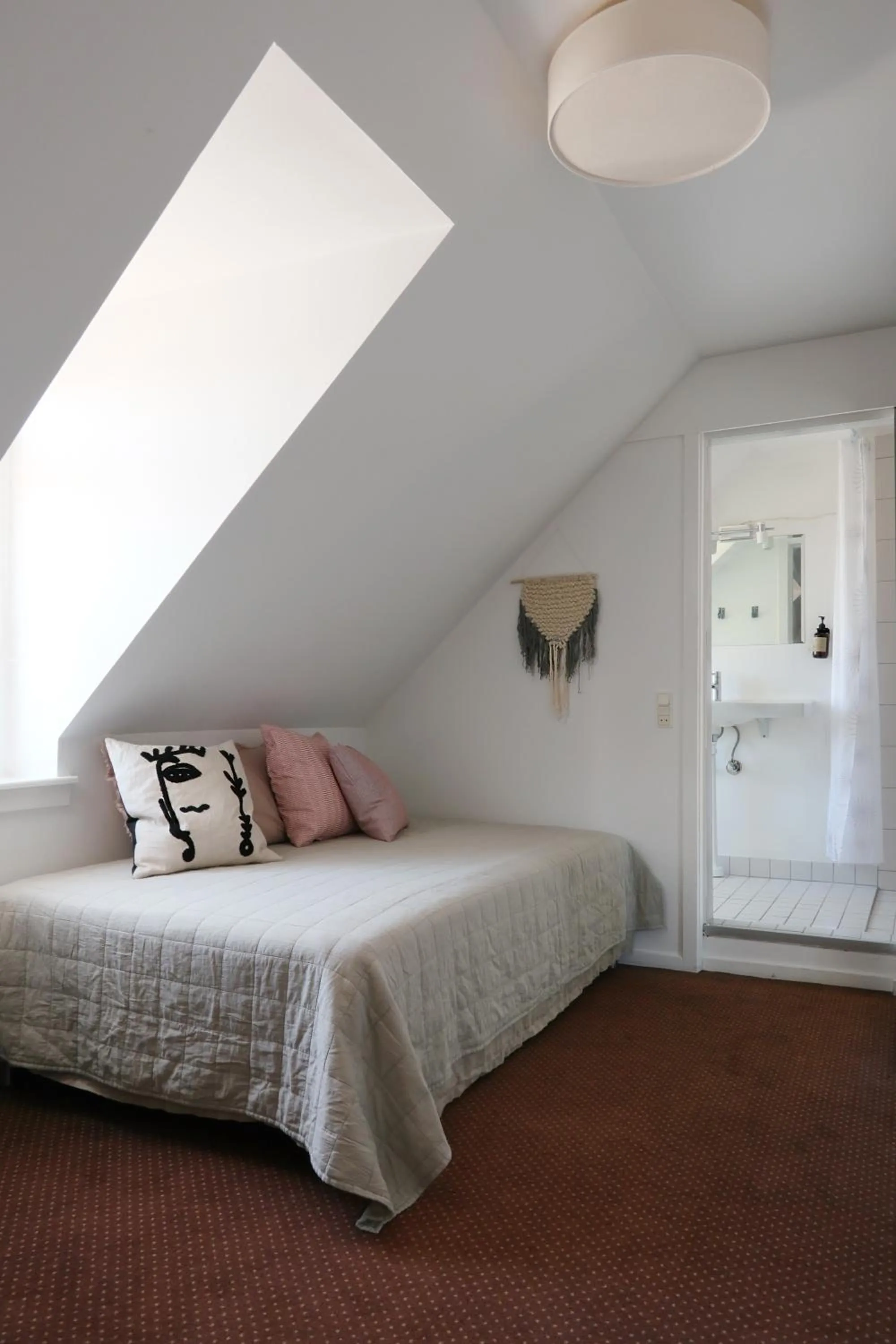 Seating area, Bed in Savoy Hotel