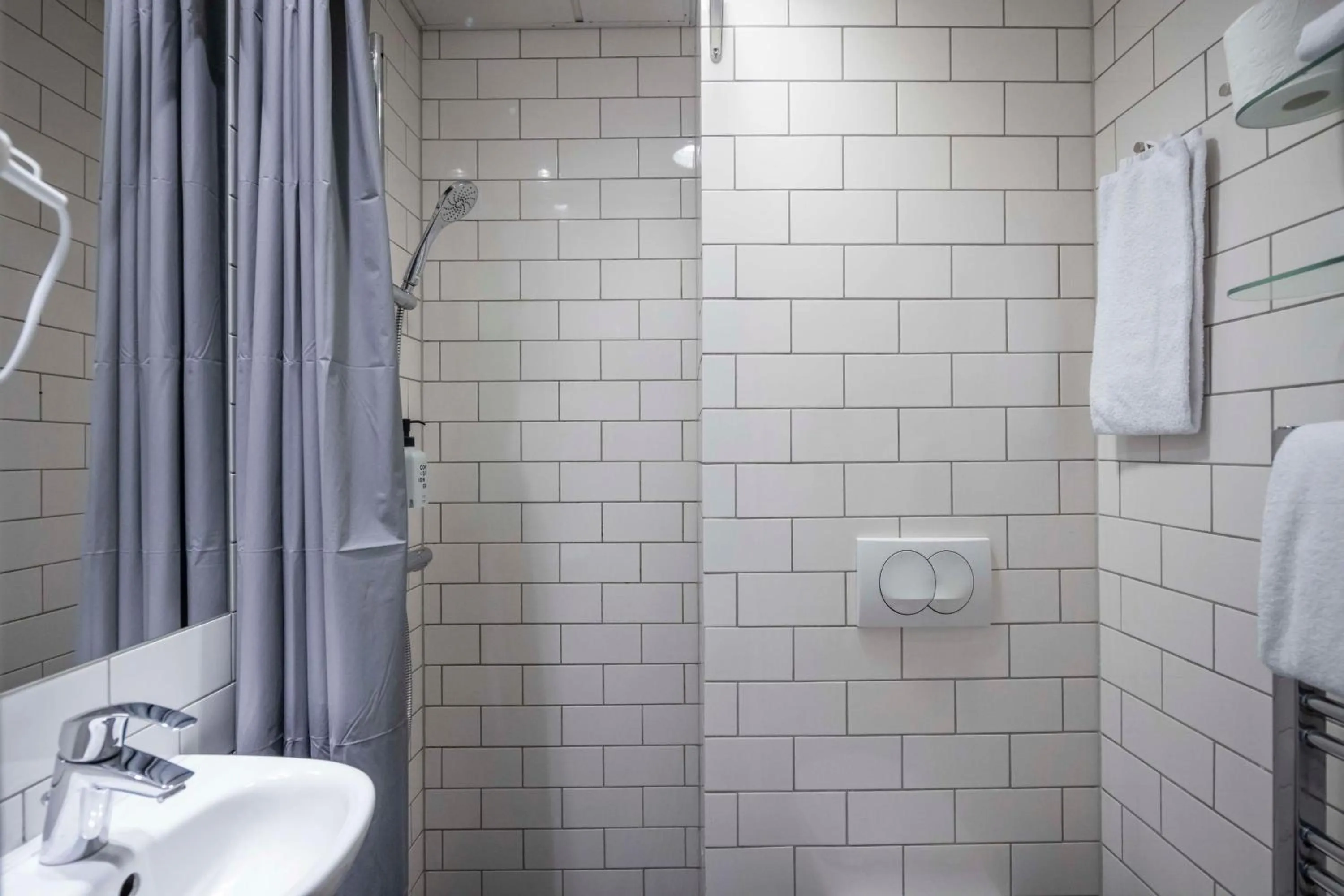 Bathroom in Scandic Webers