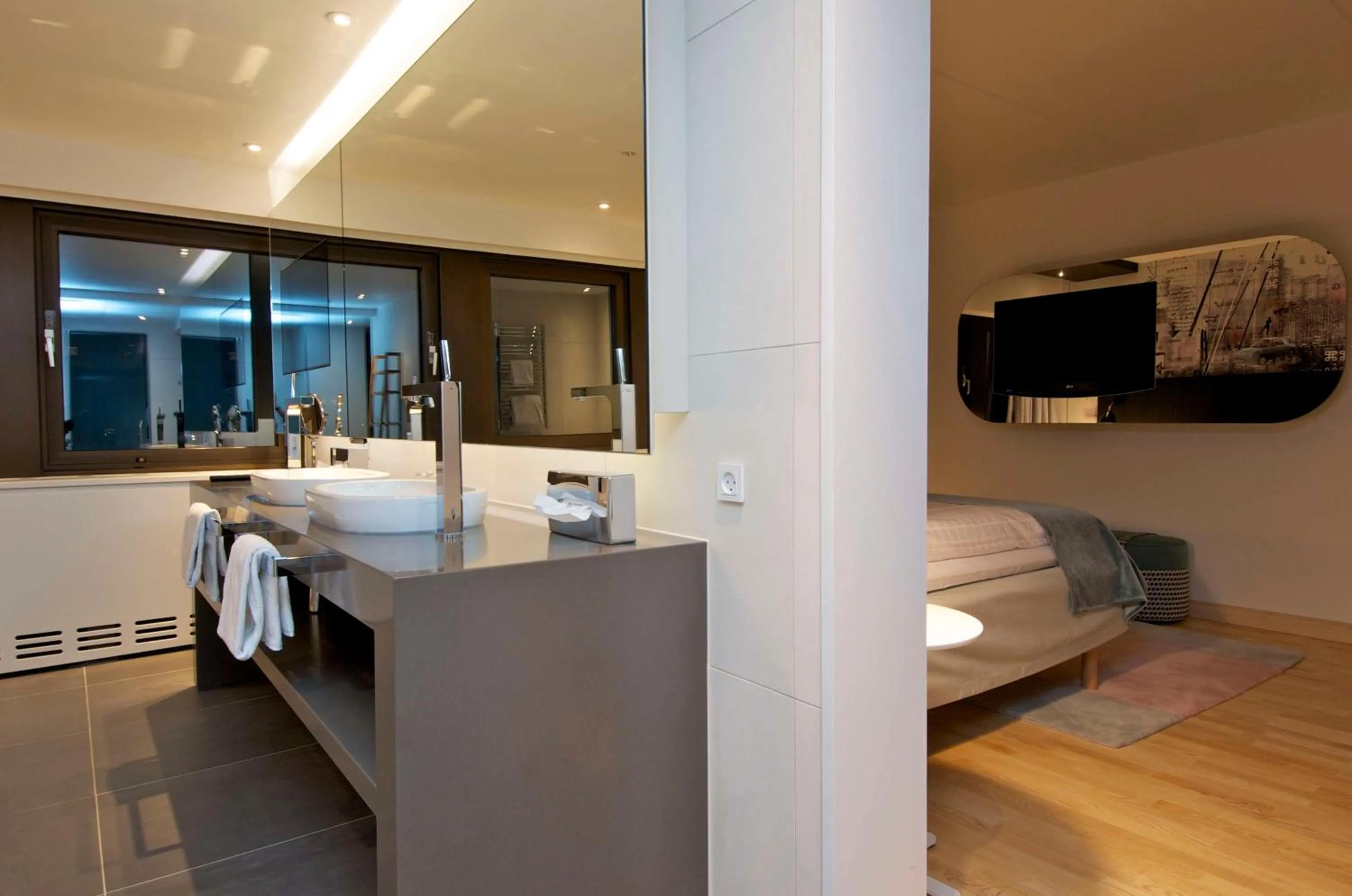 Bathroom, Bed in Scandic Copenhagen