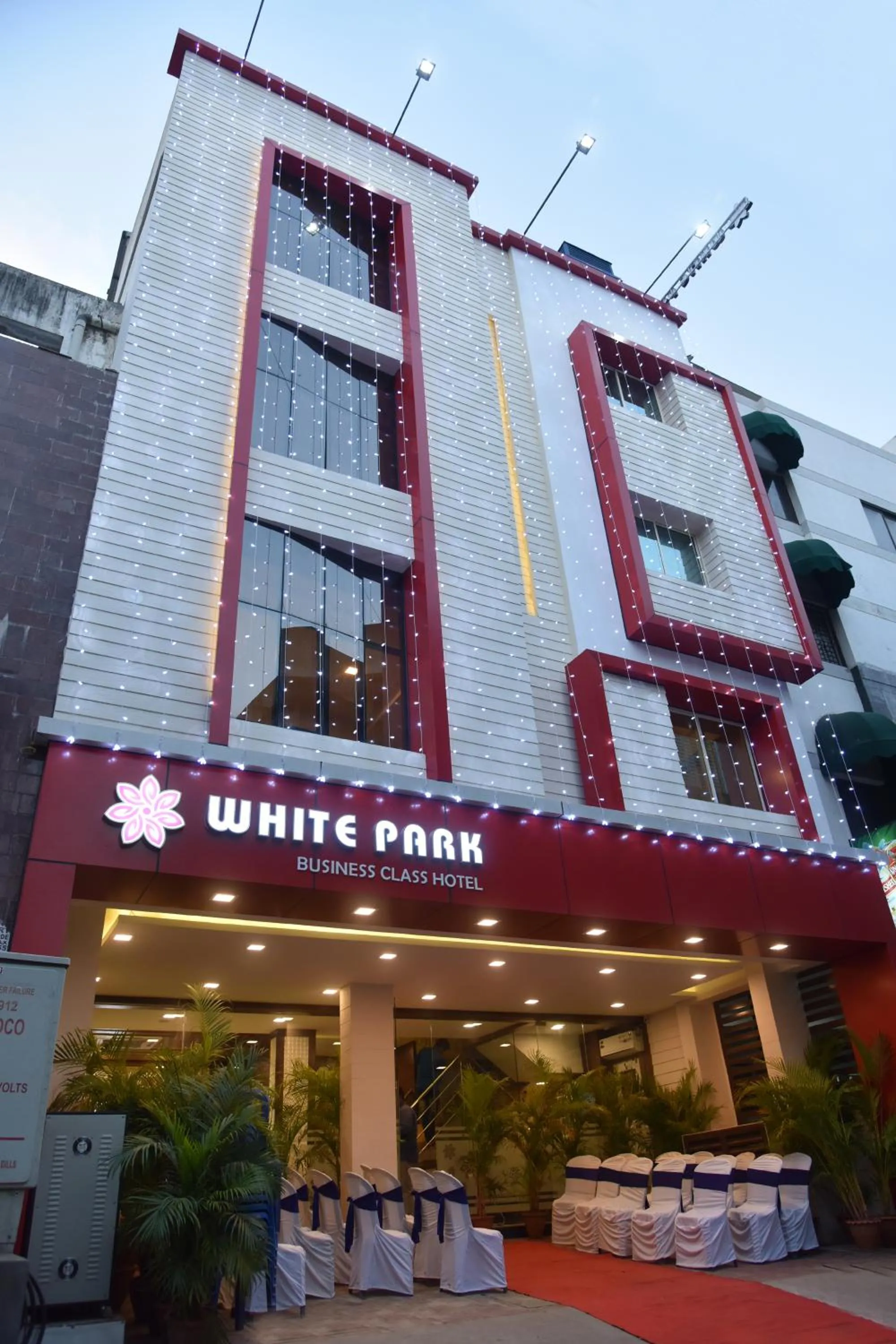 Property building in Hotel White Park