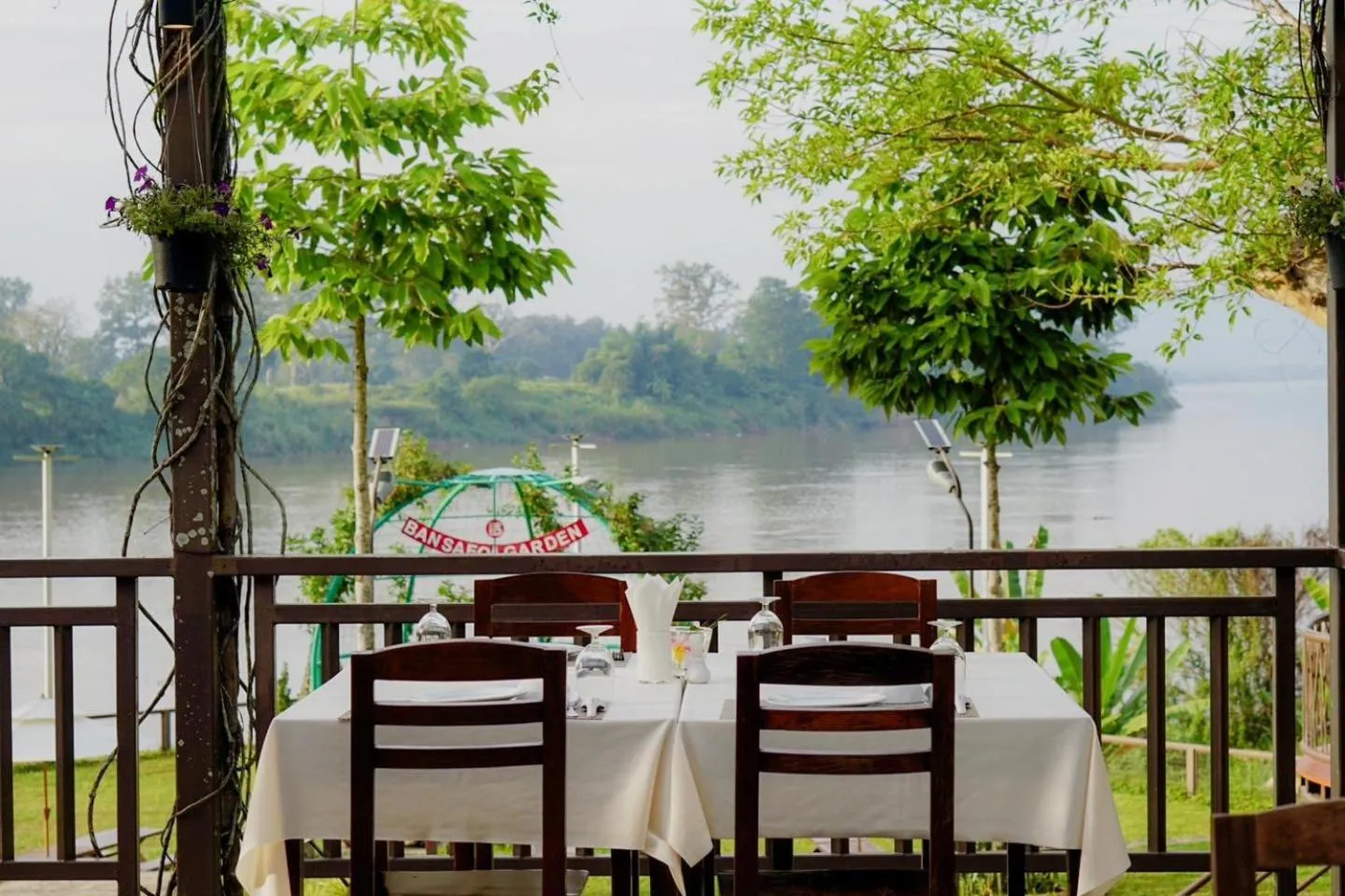 Restaurant/places to eat in Bansaeo Garden and Resort