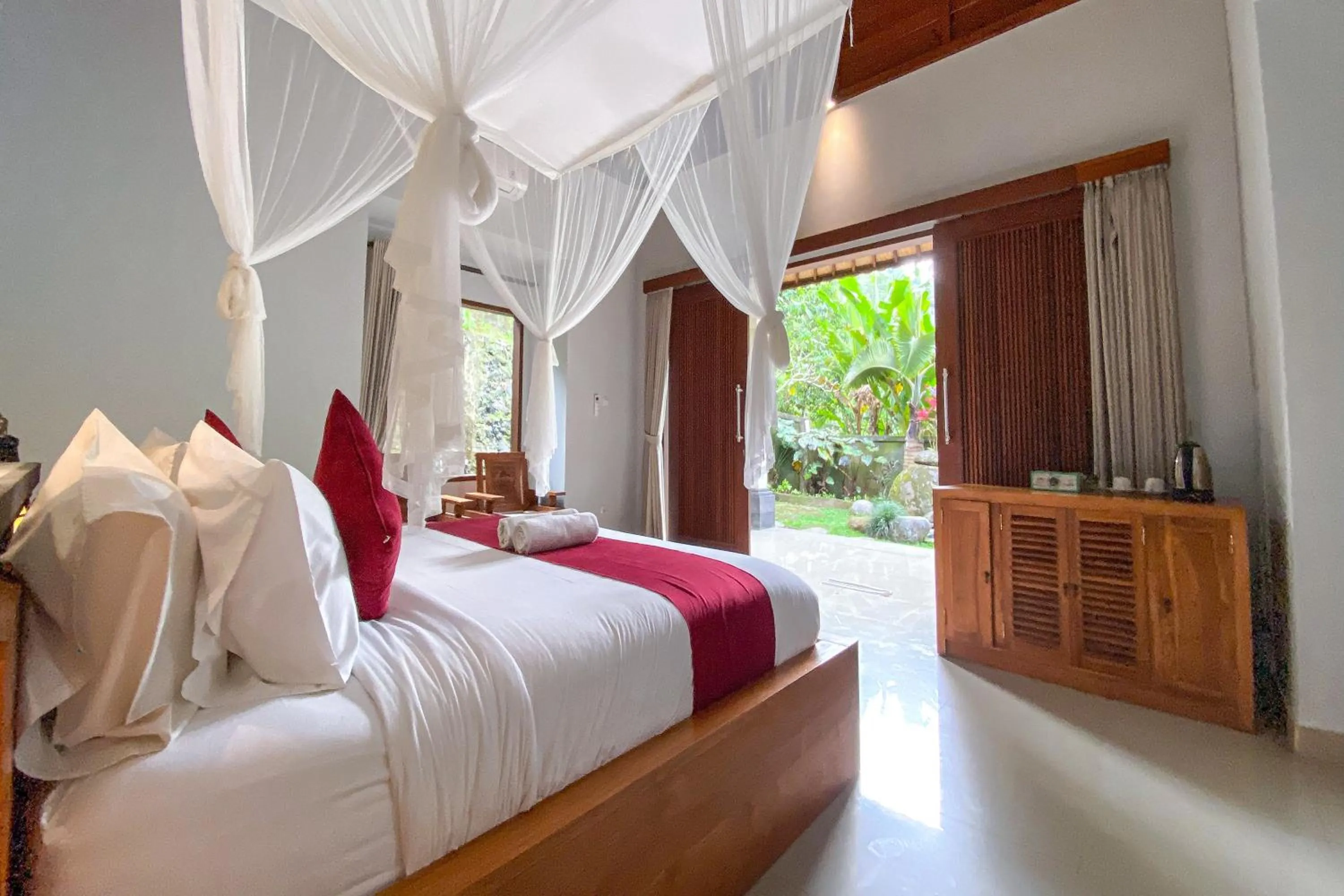 Bed in Bali Jungle Resort
