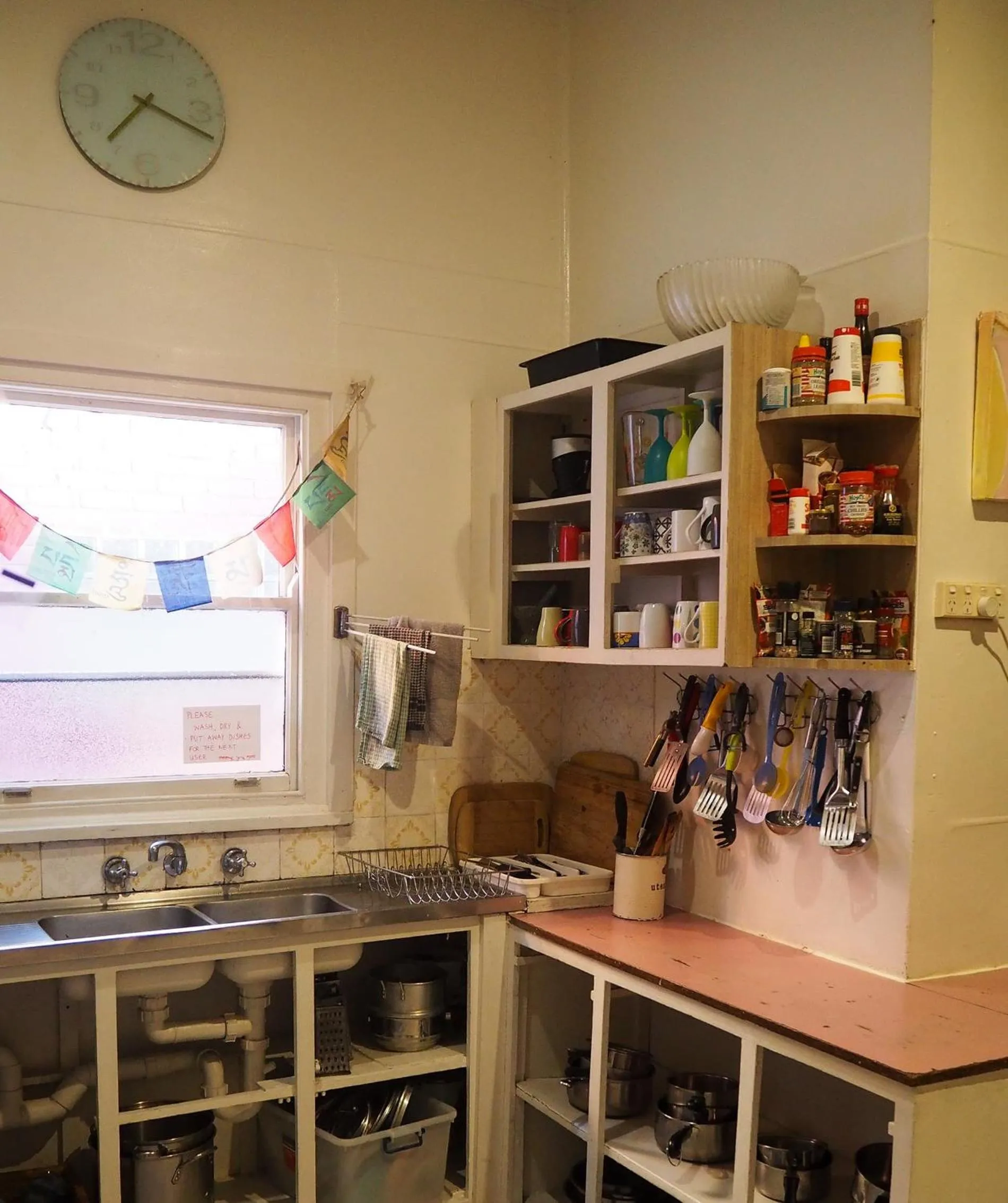 Kitchen or kitchenette in Flying Fox Backpackers