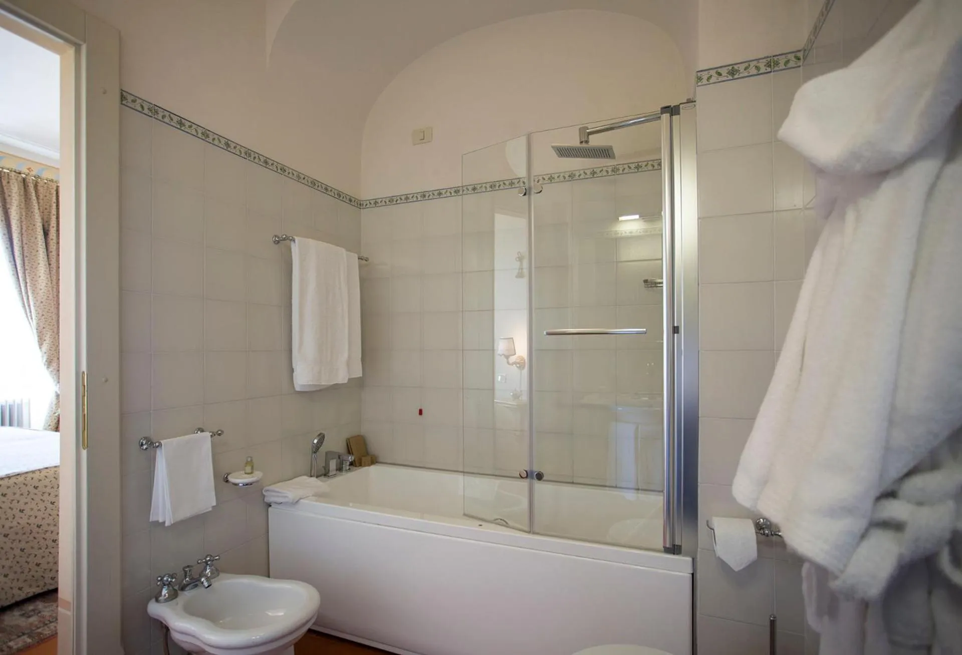 Bath in Hotel Villa Marsili