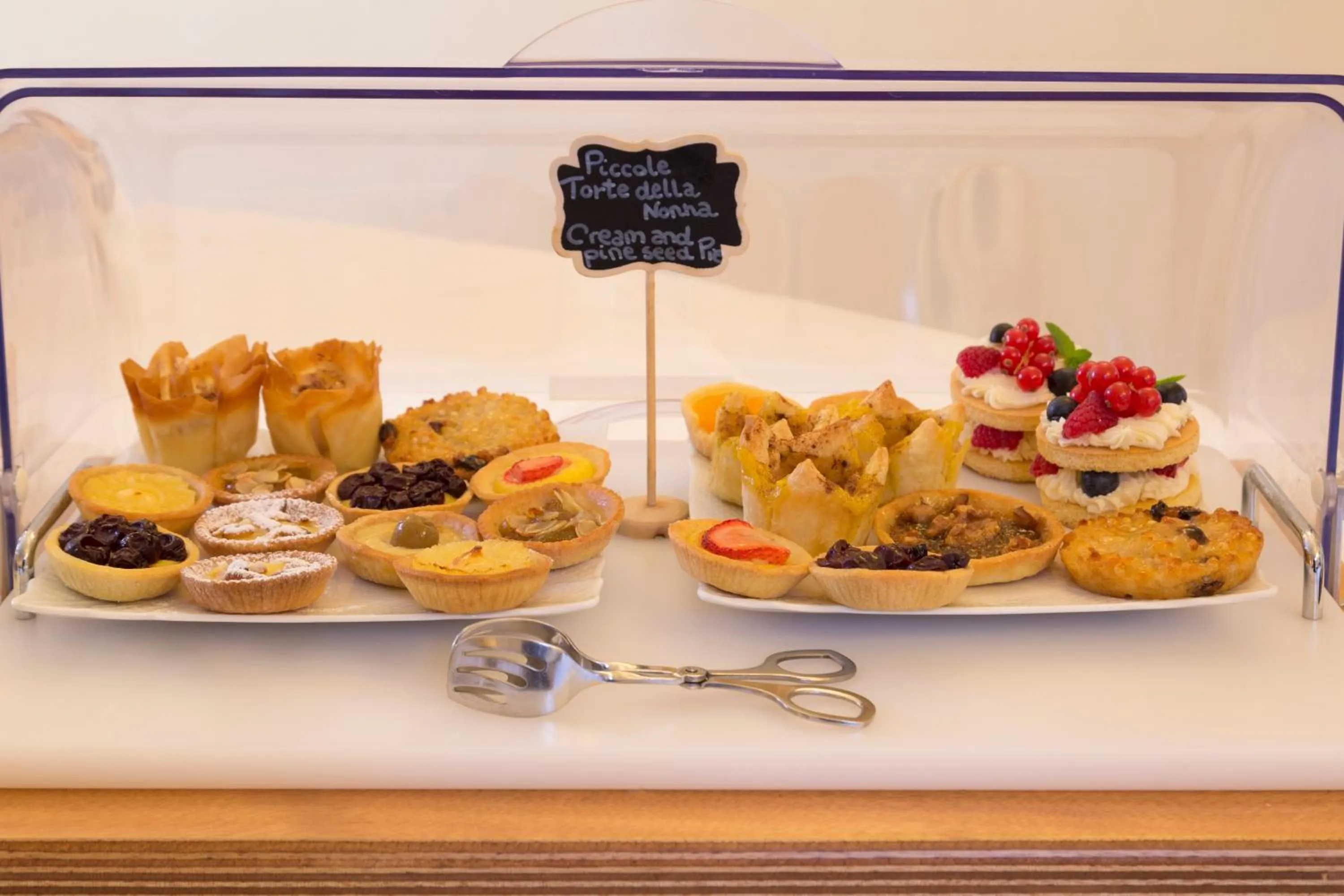 Buffet breakfast in Hotel Villa Marsili