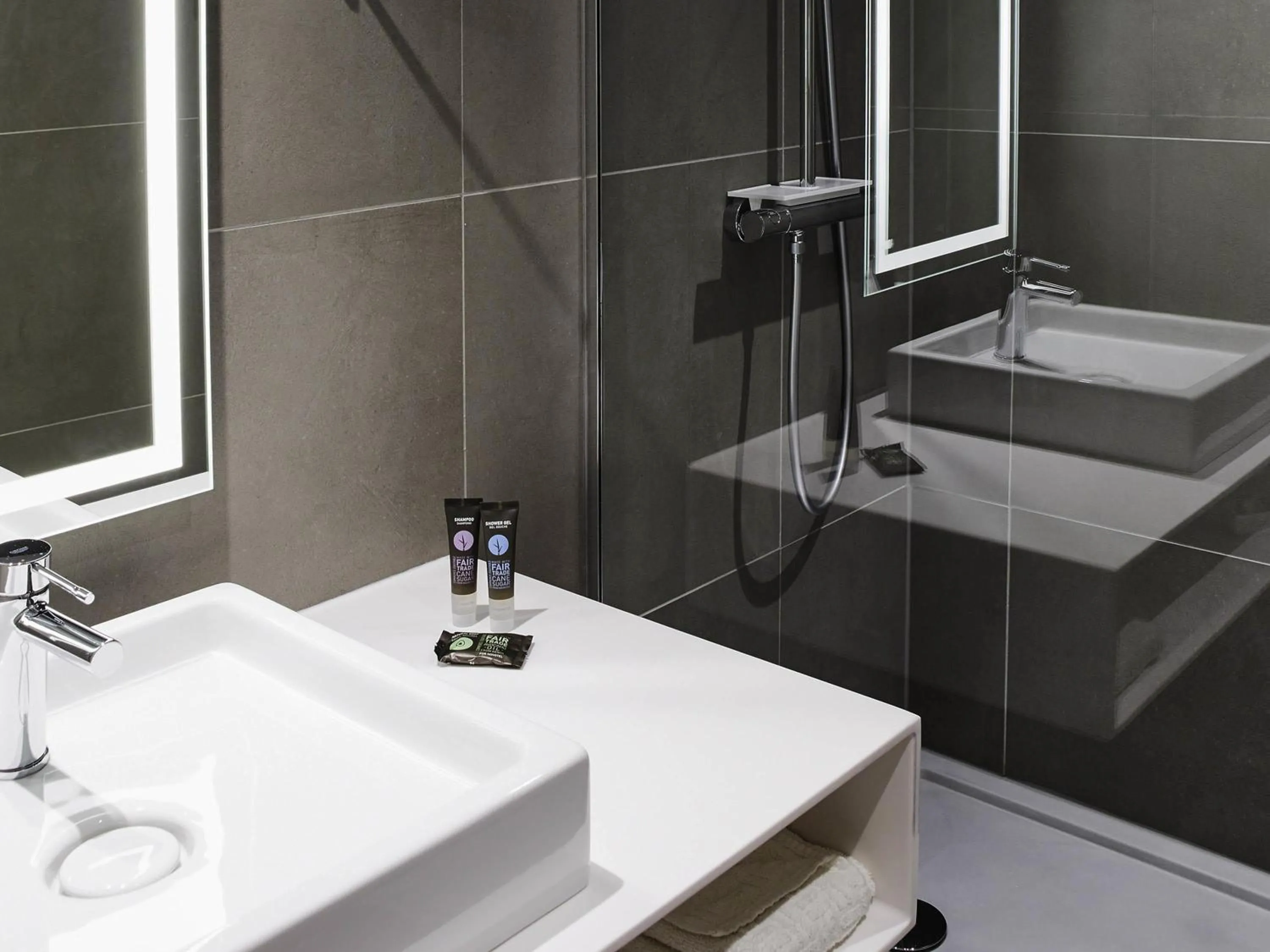 Standard Queen Room with Sofa Bed in Novotel Manchester Centre