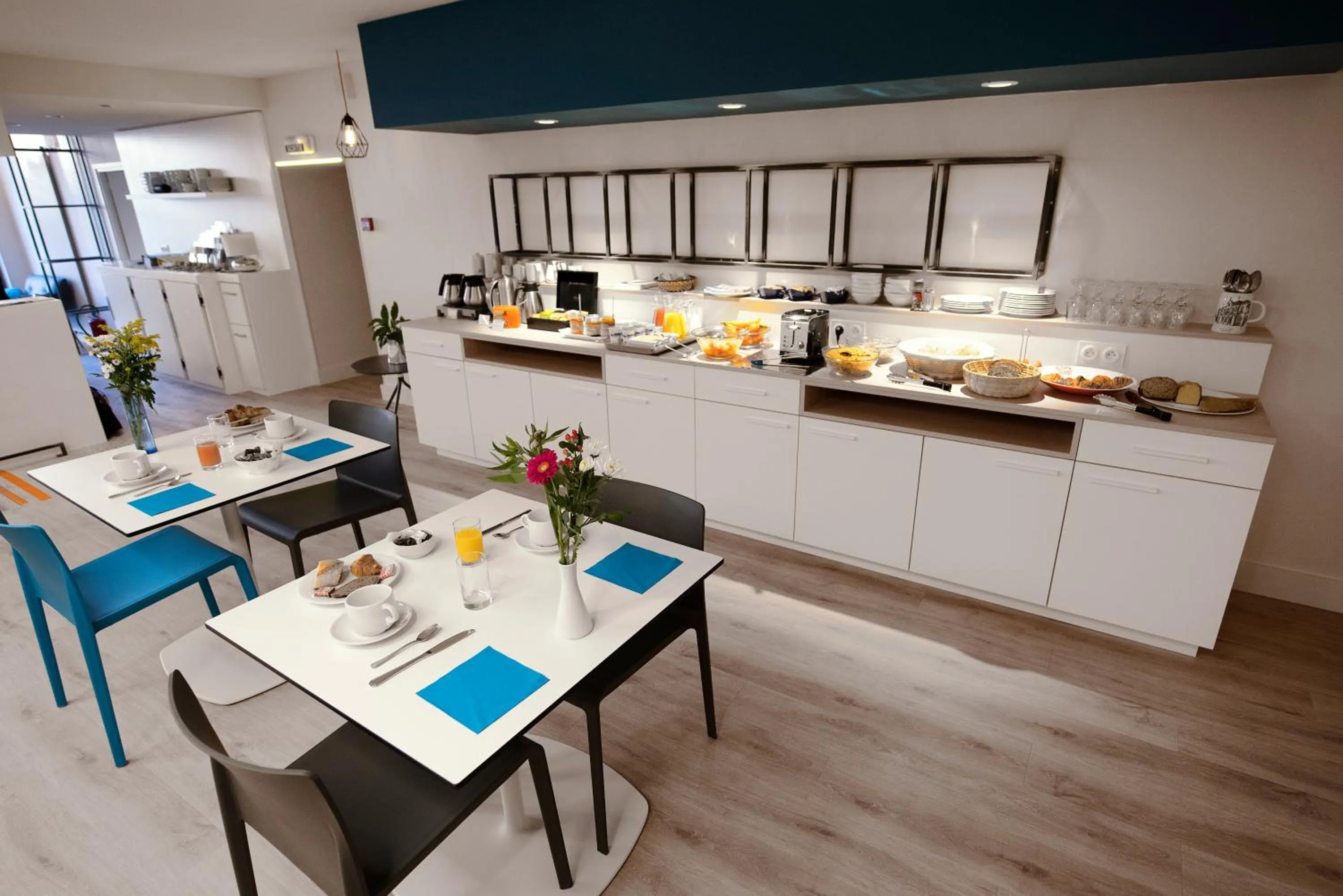 Buffet breakfast in Hôtel Du Port