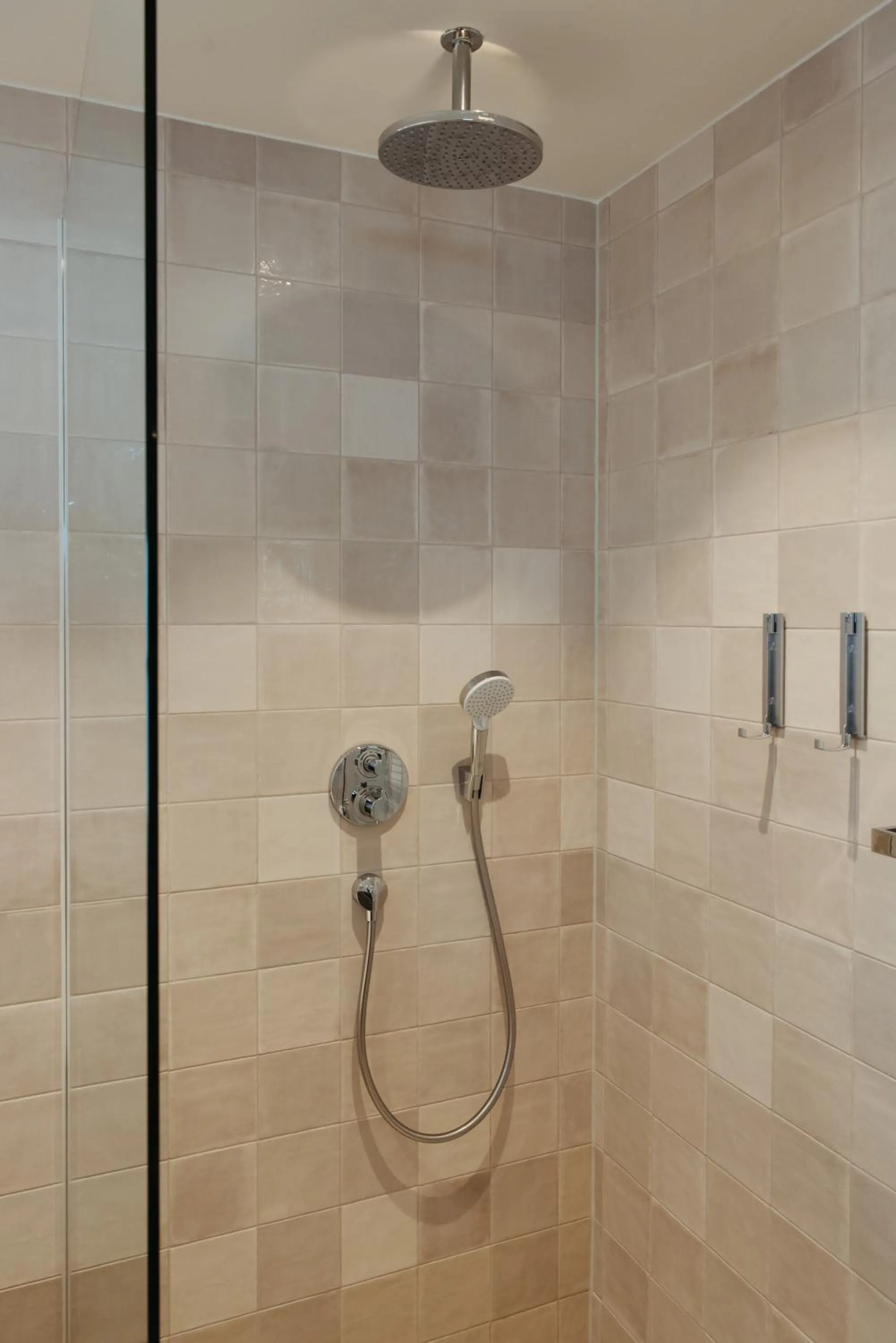 Shower in Color Hotel Skagen