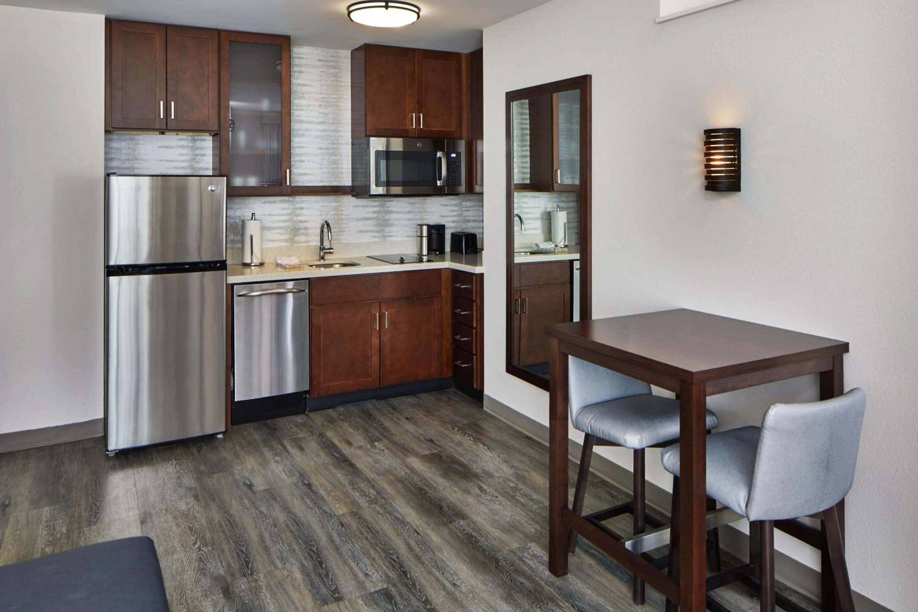 Kitchen or kitchenette in Residence Inn Atlanta Perimeter Center Dunwoody