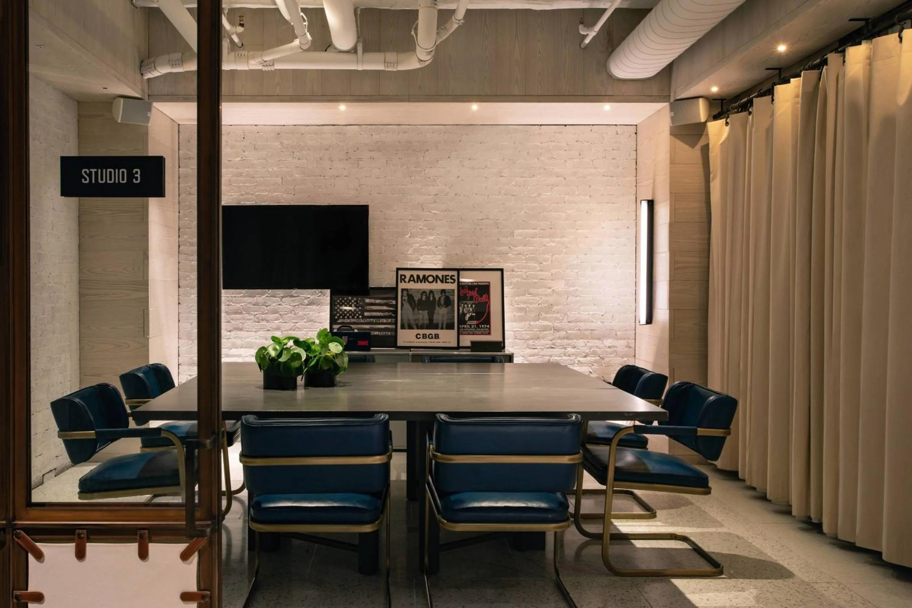 Meeting/conference room in MOXY NYC Times Square