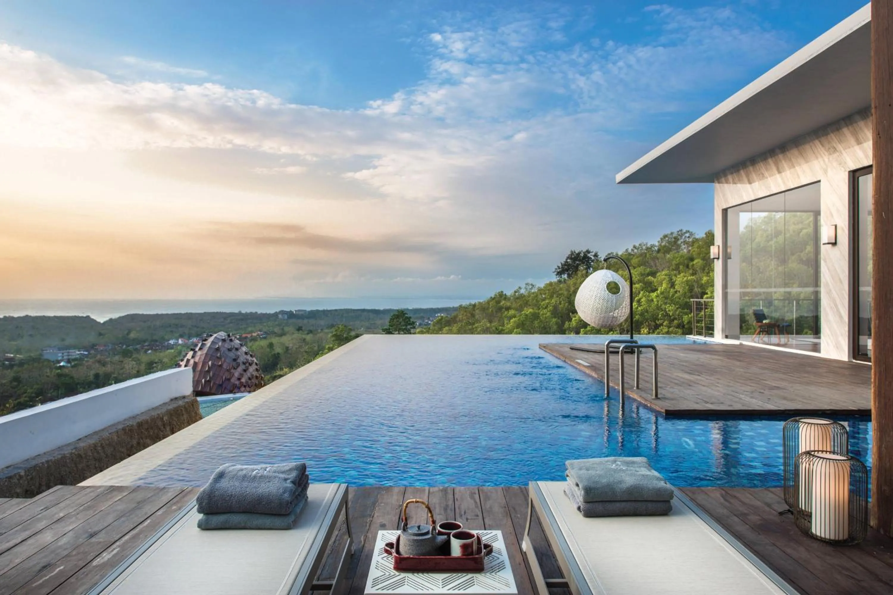 Swimming pool in Renaissance Bali Uluwatu Resort & Spa