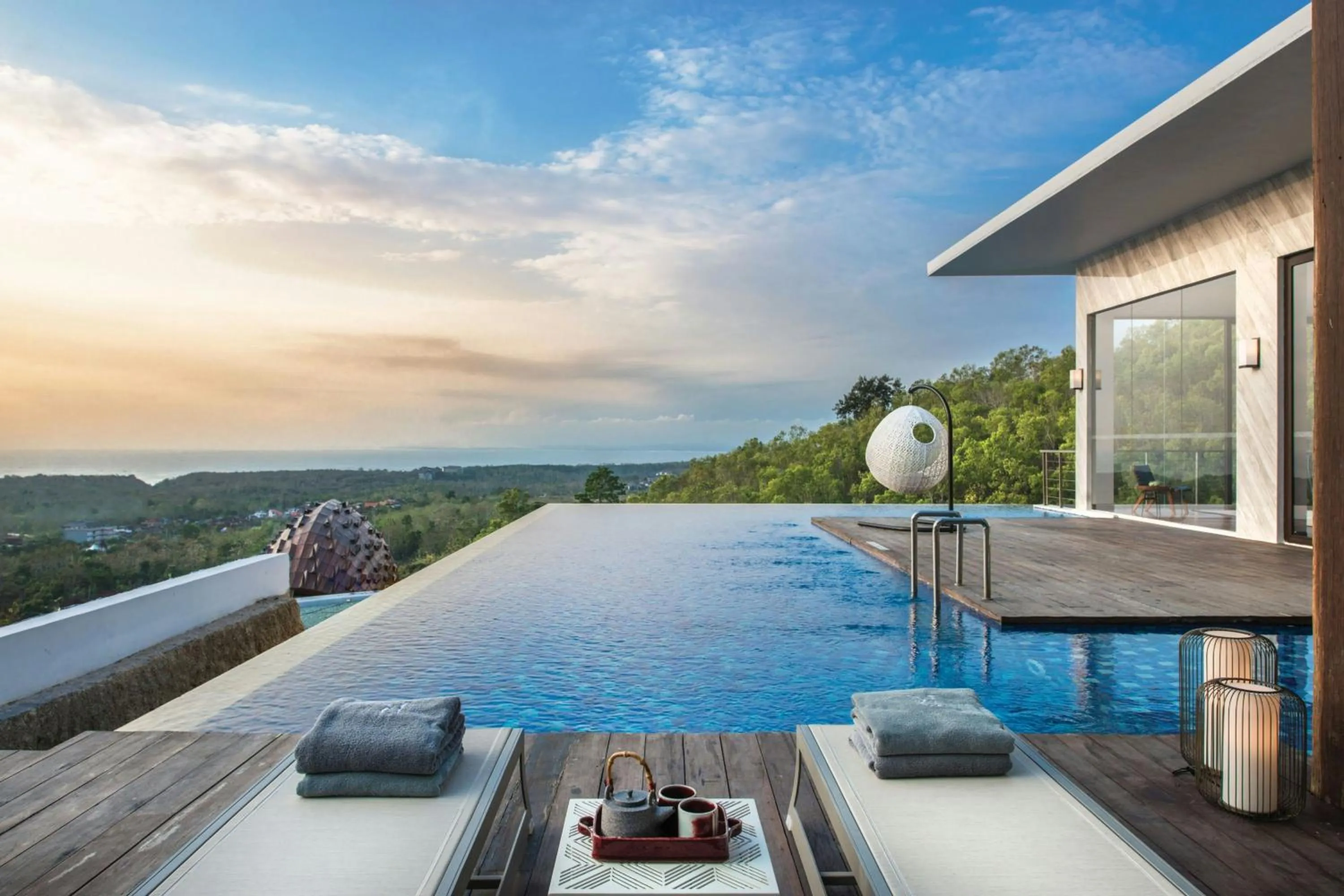 Swimming pool in Renaissance Bali Uluwatu Resort & Spa