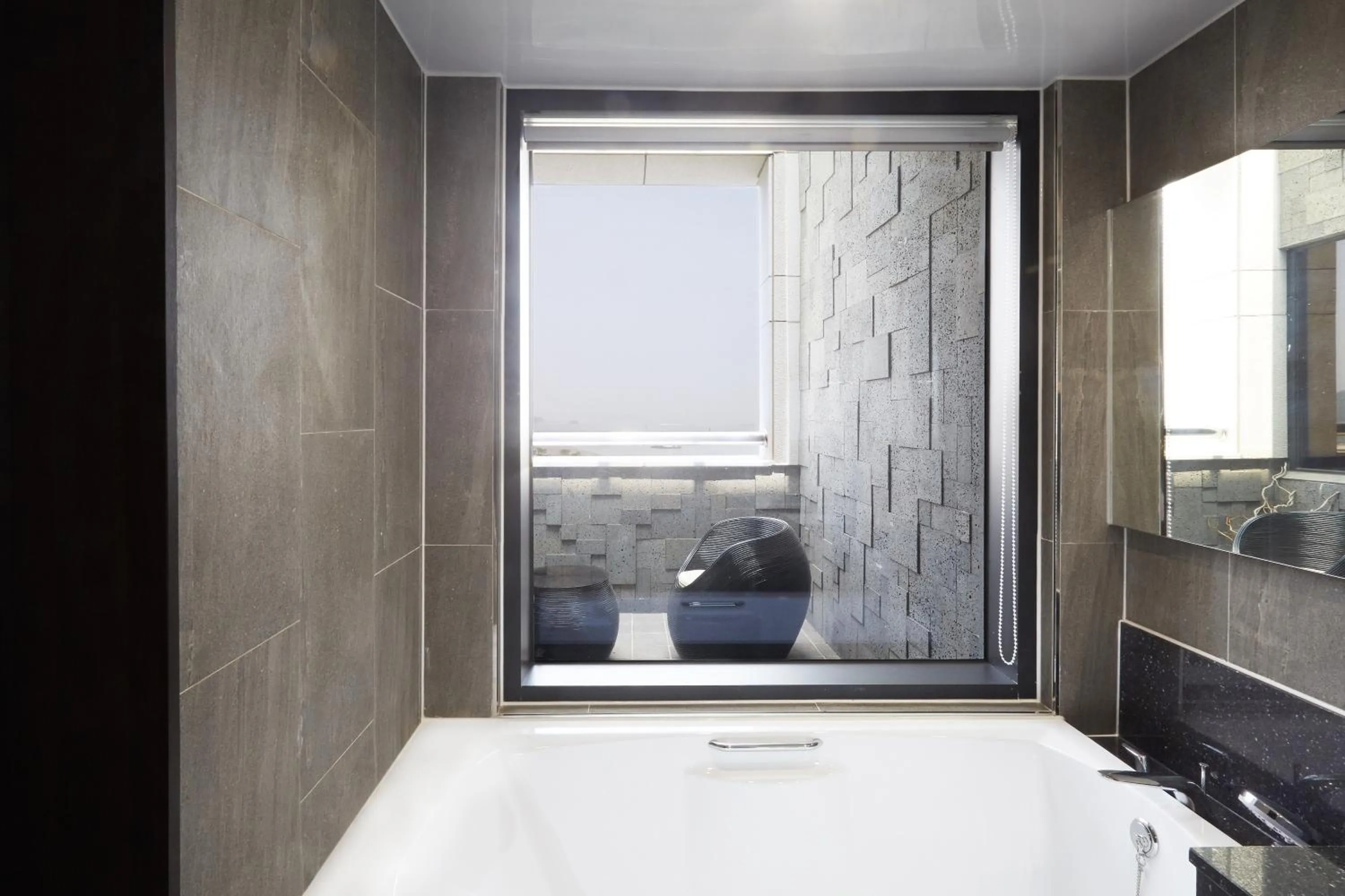 Bathroom in Royal Emporium Incheon Airport