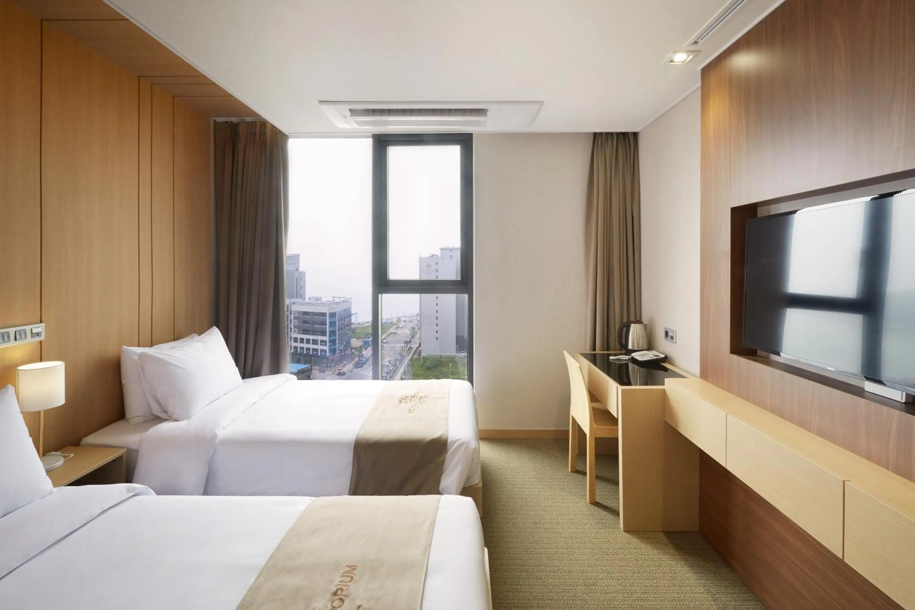 Bedroom, Bed in Royal Emporium Incheon Airport
