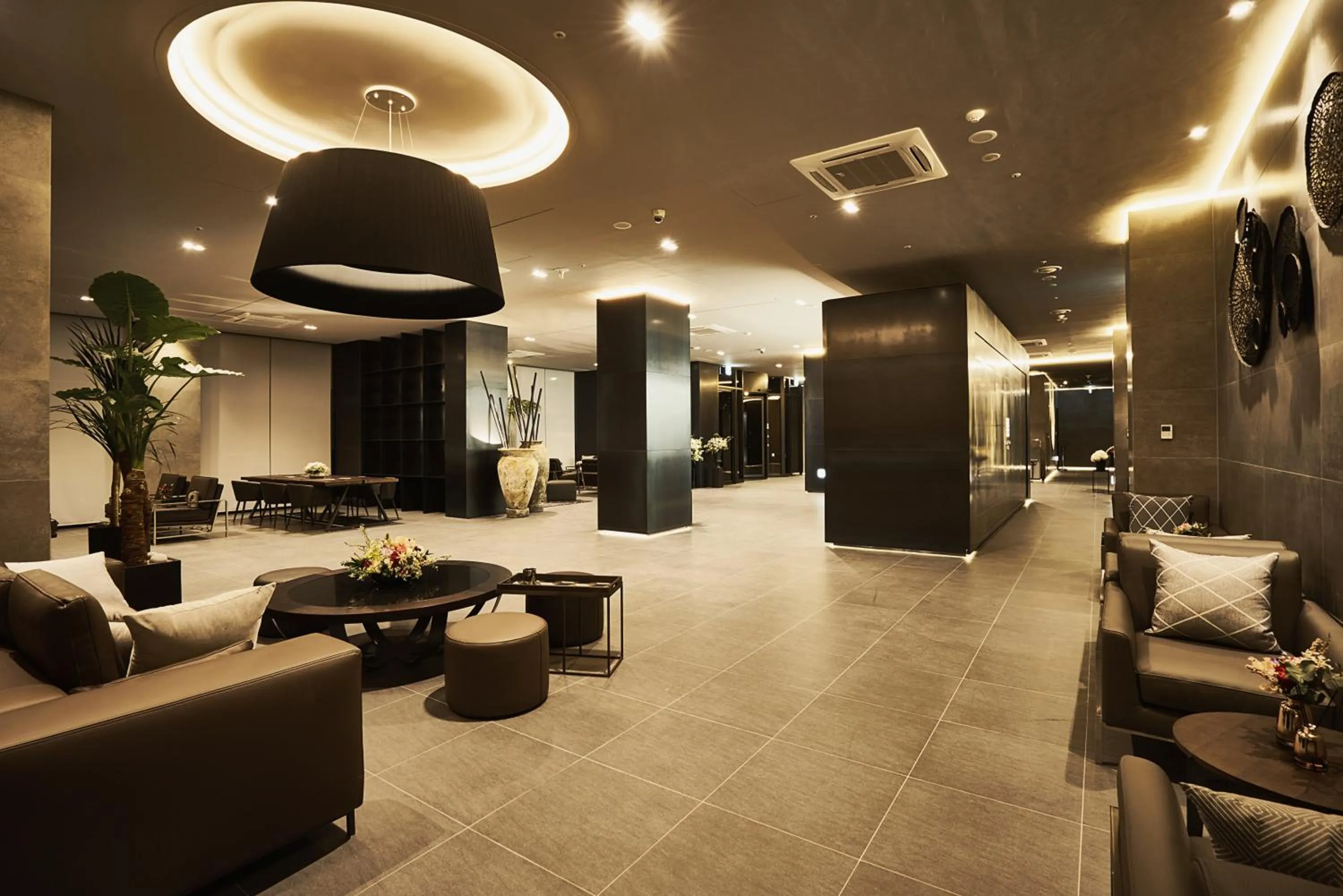 Lobby or reception in Royal Emporium Incheon Airport