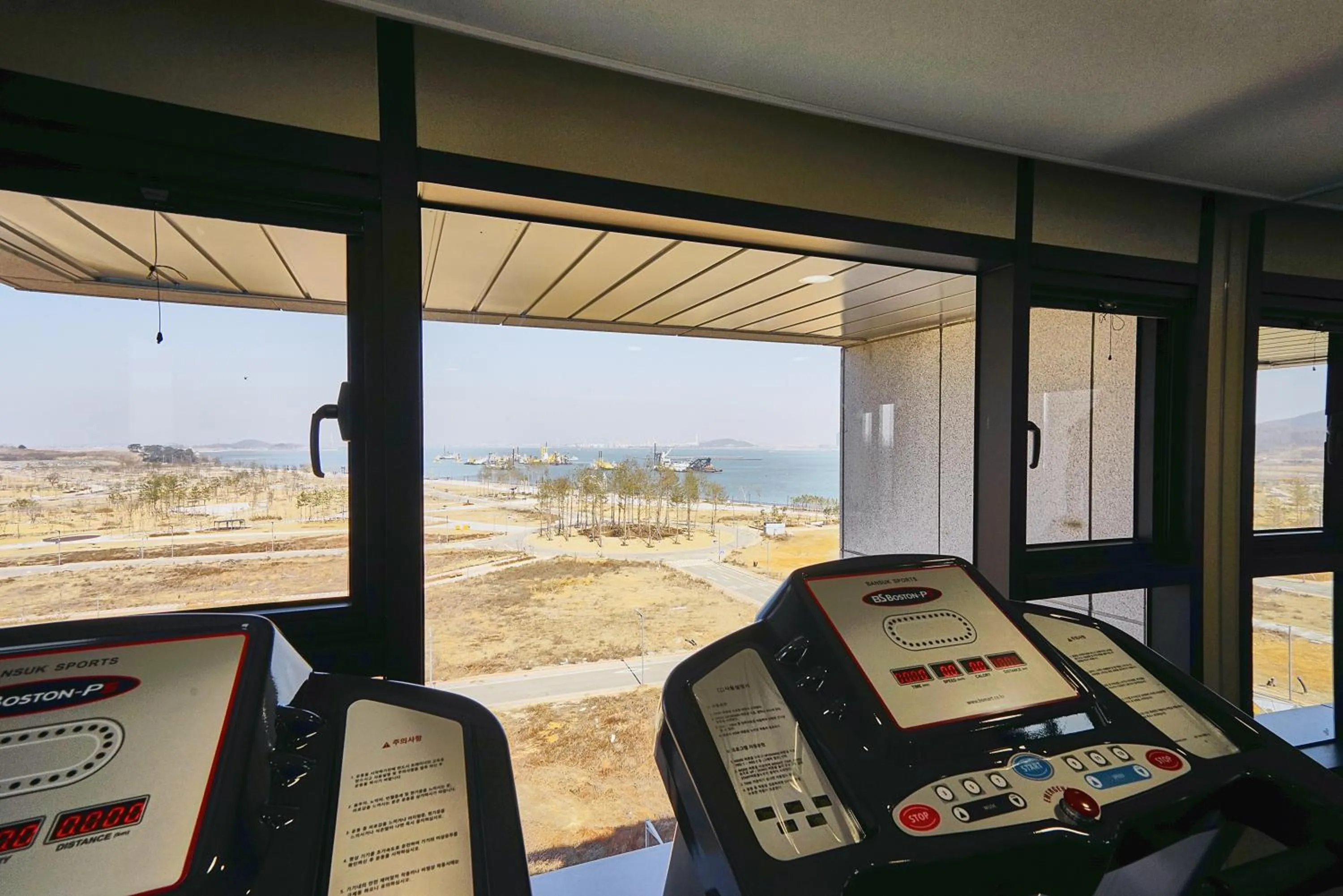 Fitness centre/facilities in Royal Emporium Incheon Airport