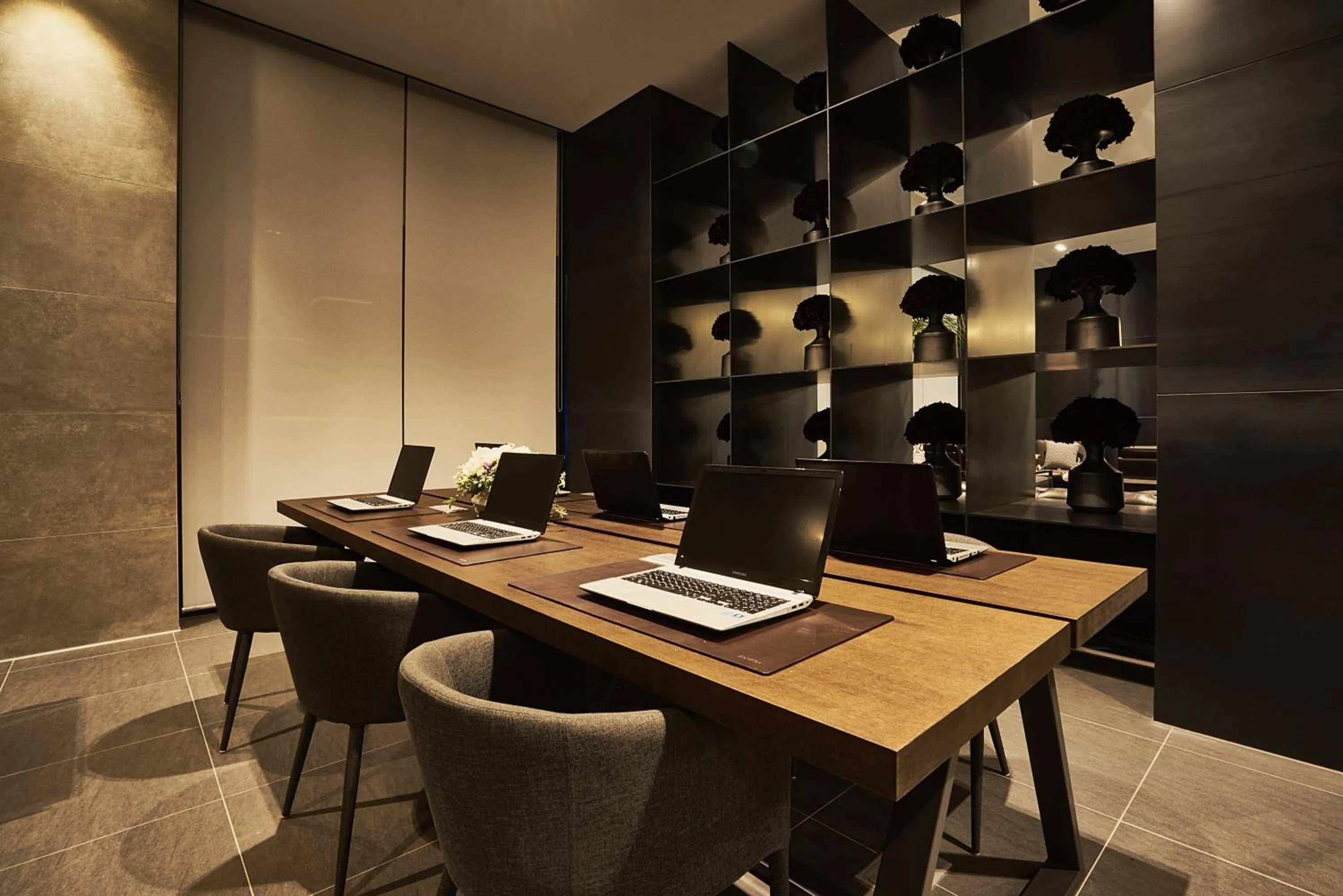 Business facilities in Royal Emporium Incheon Airport