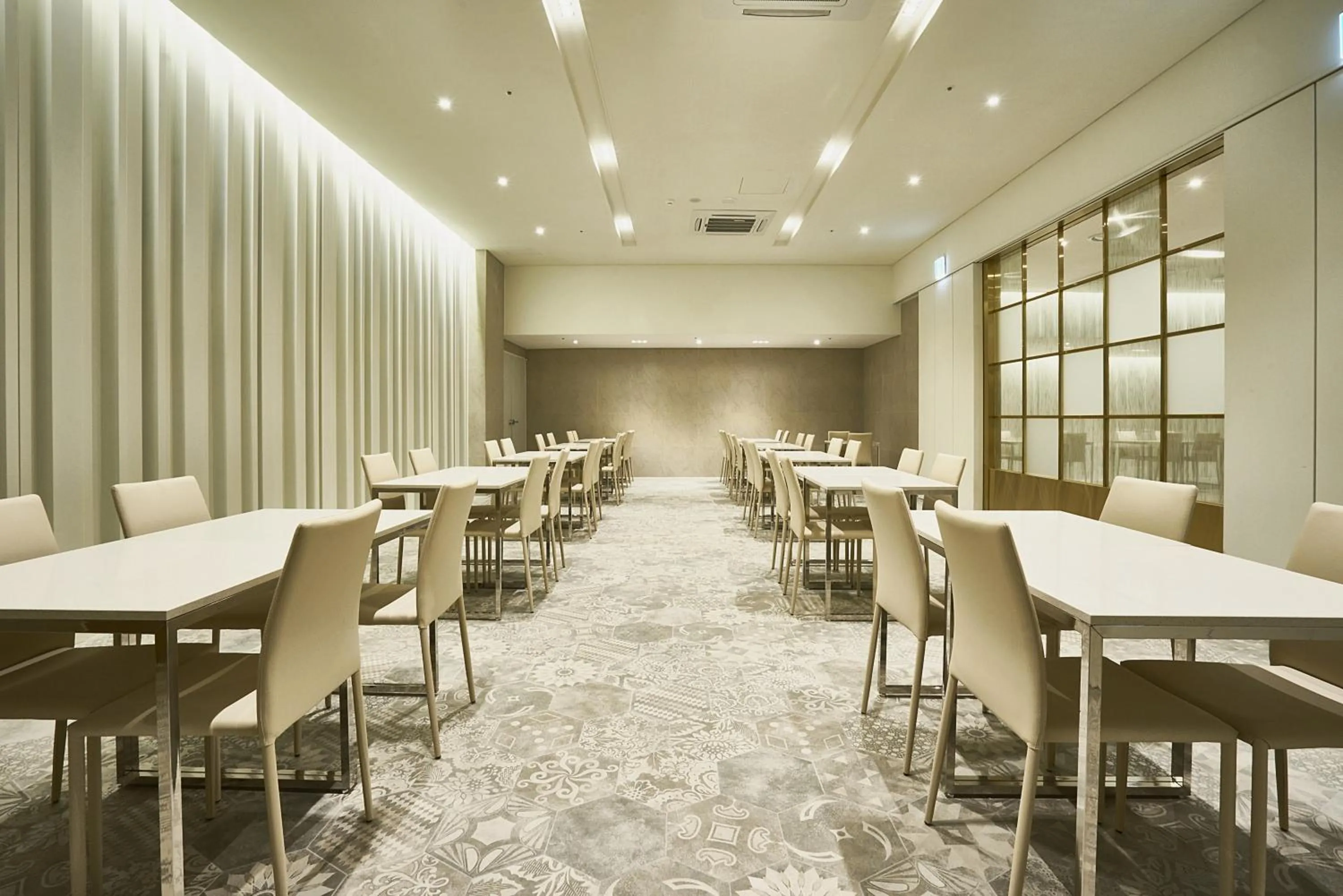 Restaurant/places to eat in Royal Emporium Incheon Airport