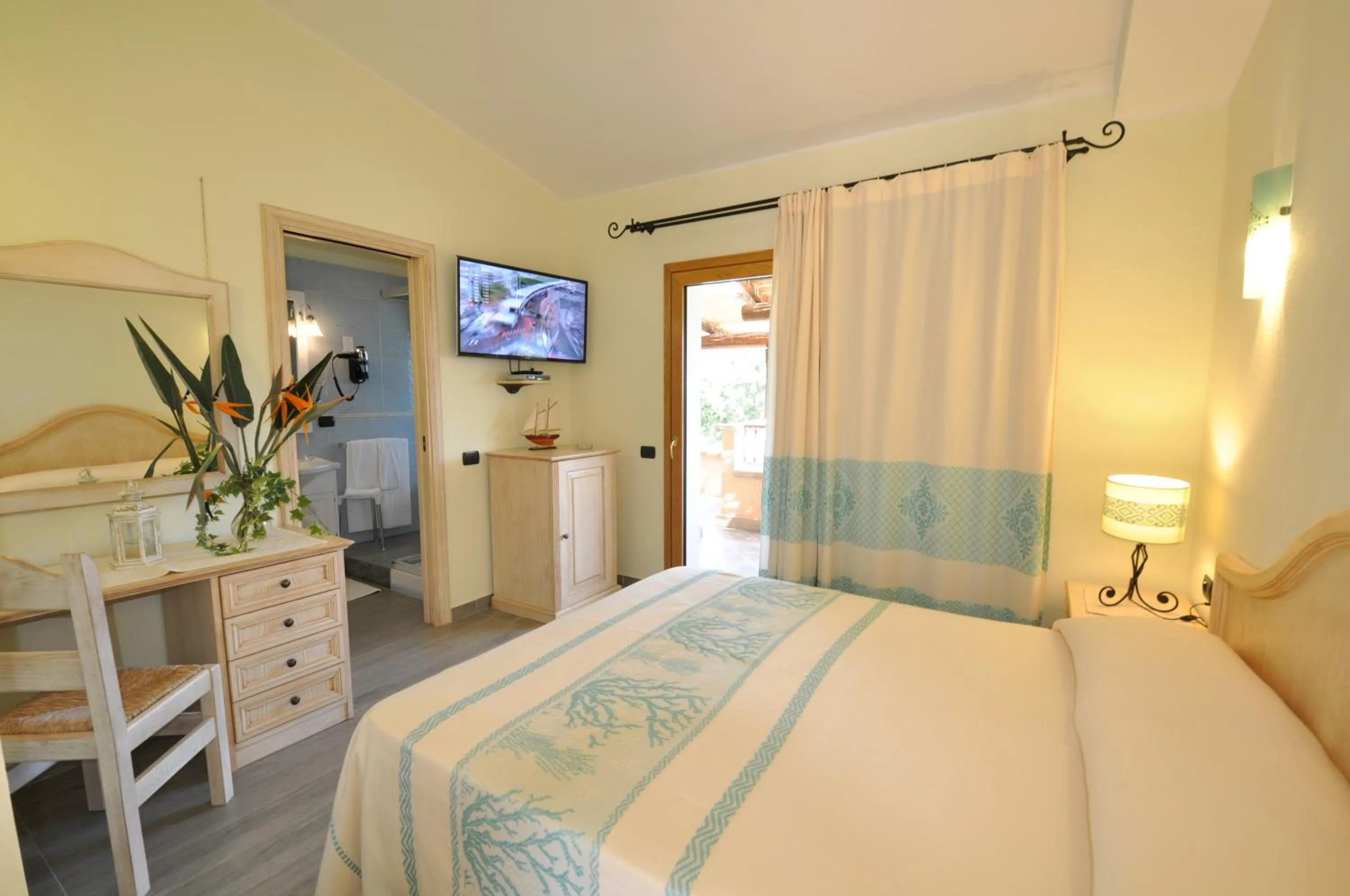 Bedroom, Bed in Hotel Su Giganti